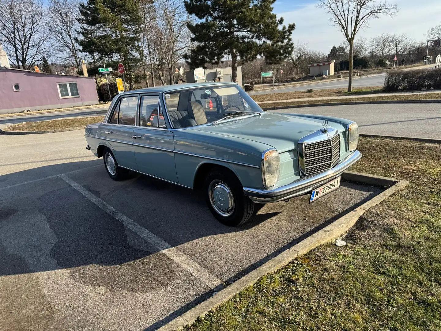 Mercedes-Benz W 114/115 Strich-Acht Azul - 1