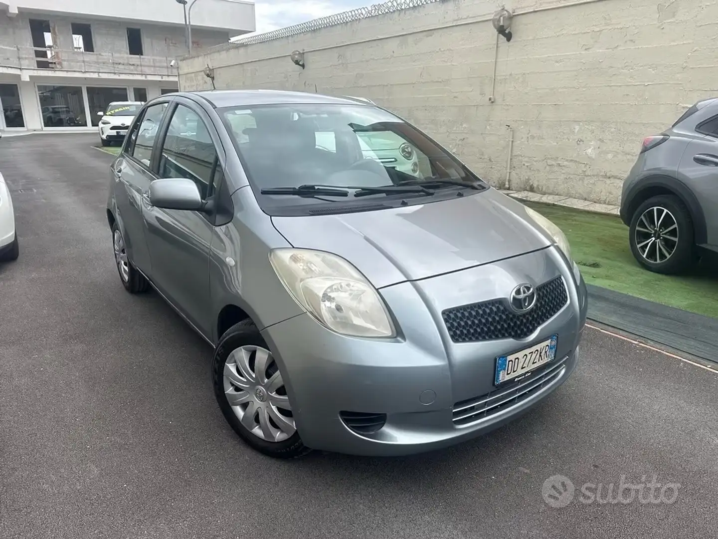 Toyota Yaris 5p 1.0 Sol c/CL - 1