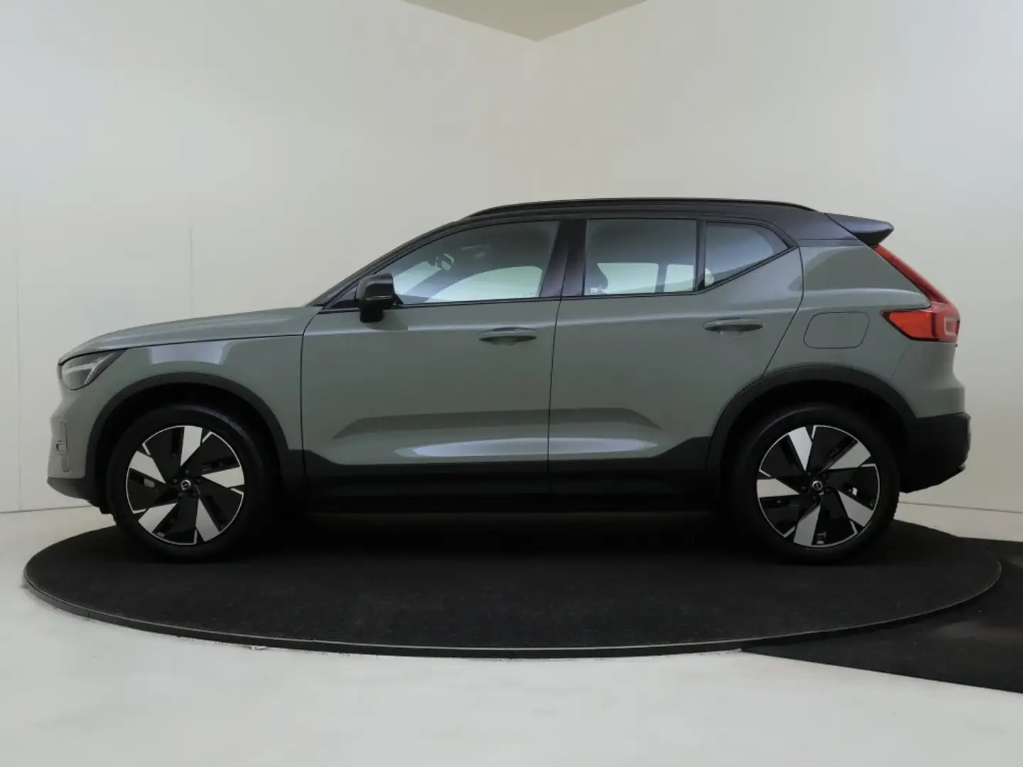 Volvo XC40 Extended Plus 82 kWh | Trekhaak | Klimaat Pakket Vert - 2