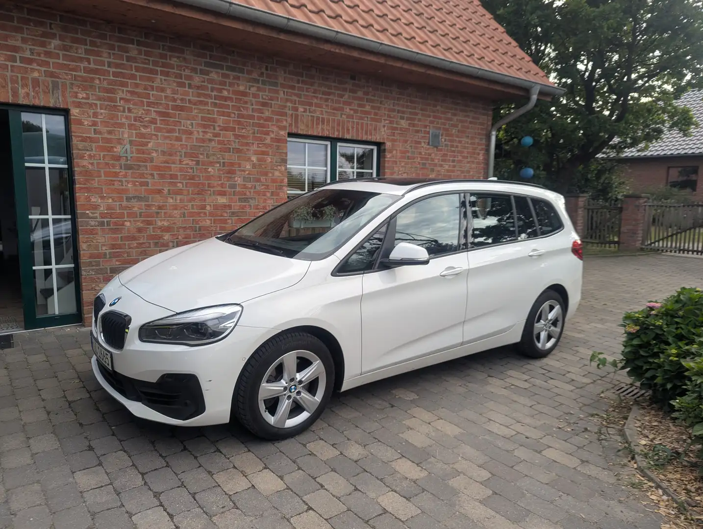 BMW 220 220i Active Tourer Aut. Advantage Weiß - 1