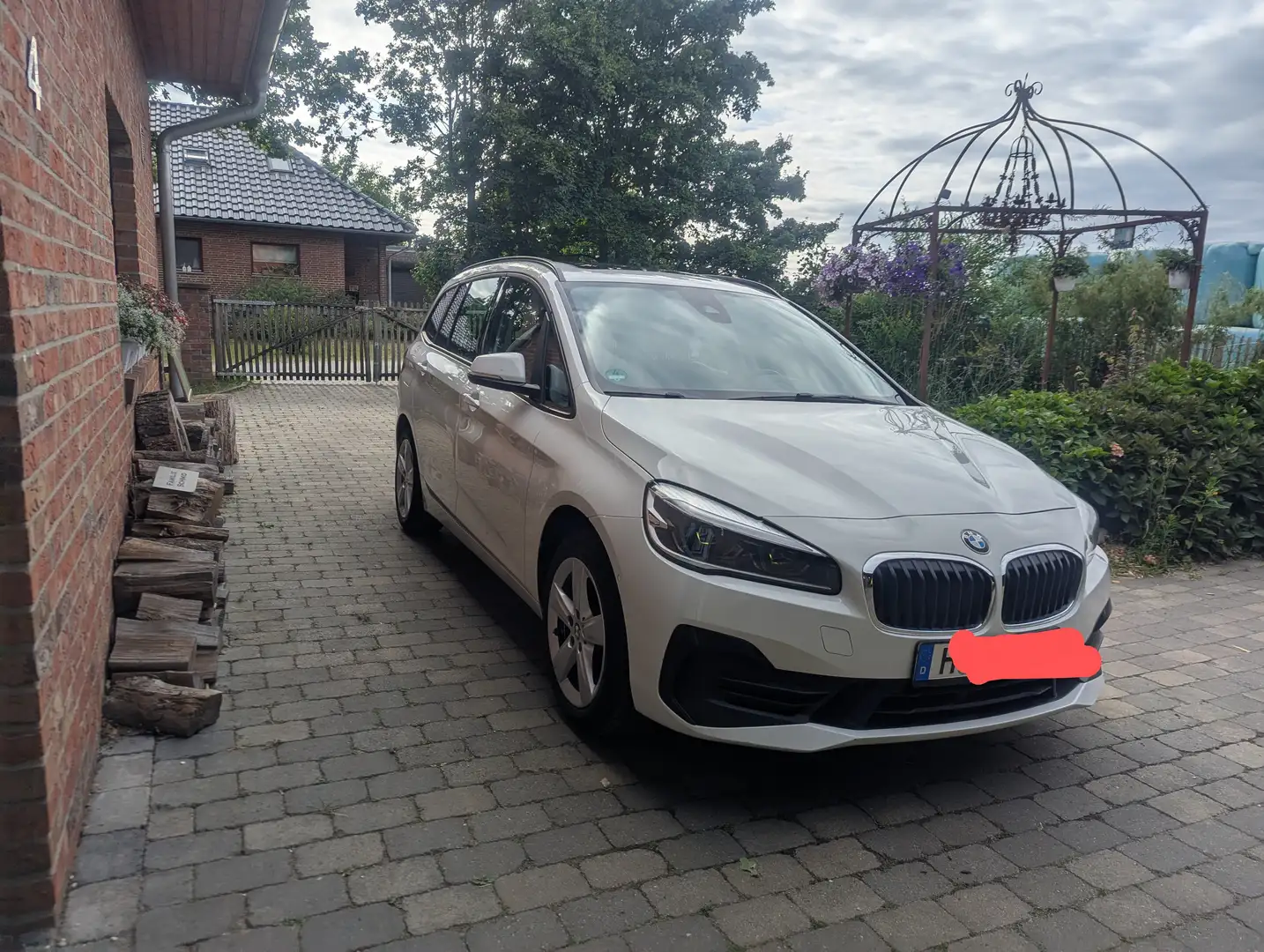 BMW 220 220i Active Tourer Aut. Advantage Weiß - 2