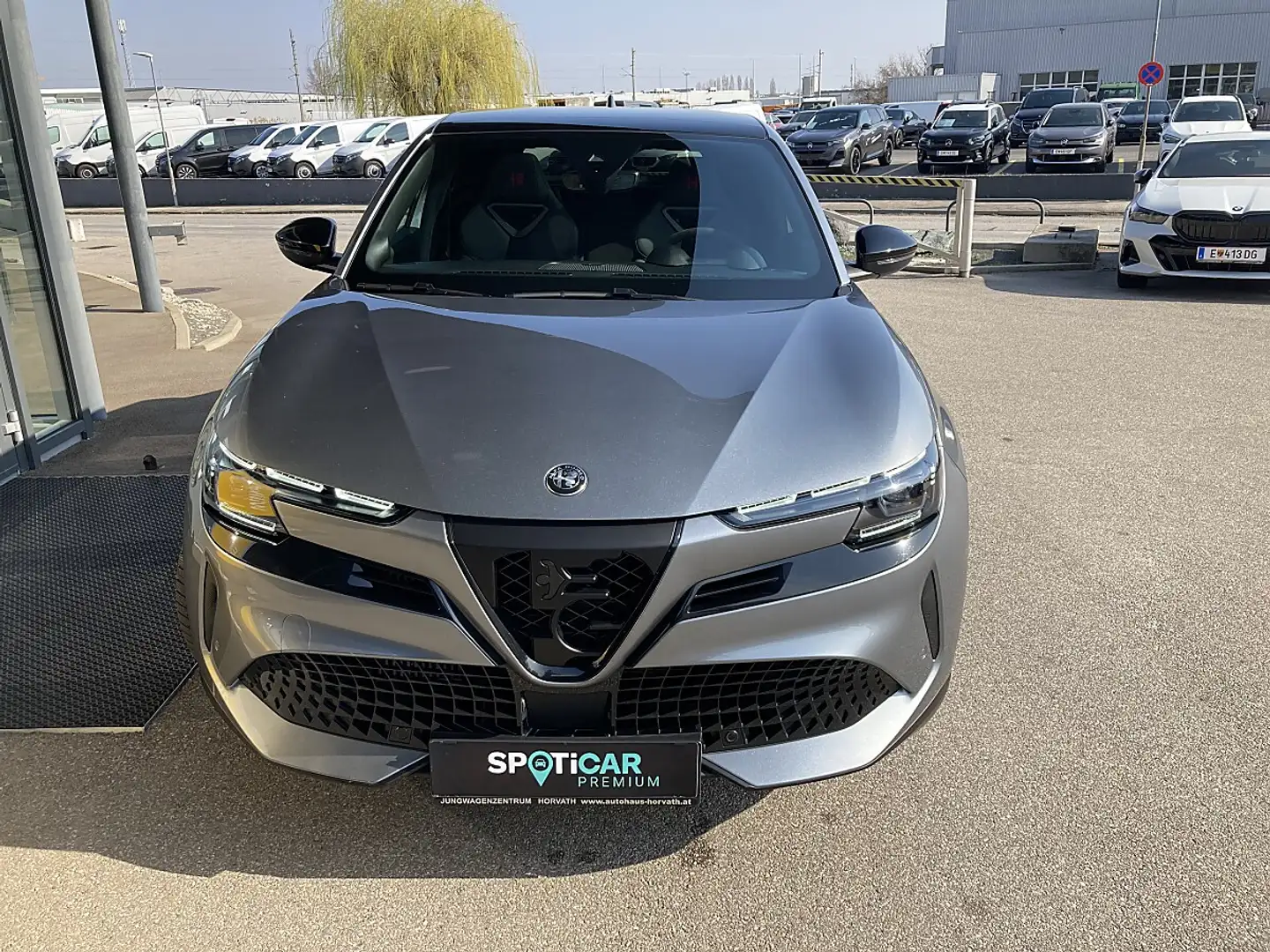 Alfa Romeo Junior Ibrida Speciale 1.2 MHEV e-DCT6!NAVI,PANORAMA,L... Grau - 2