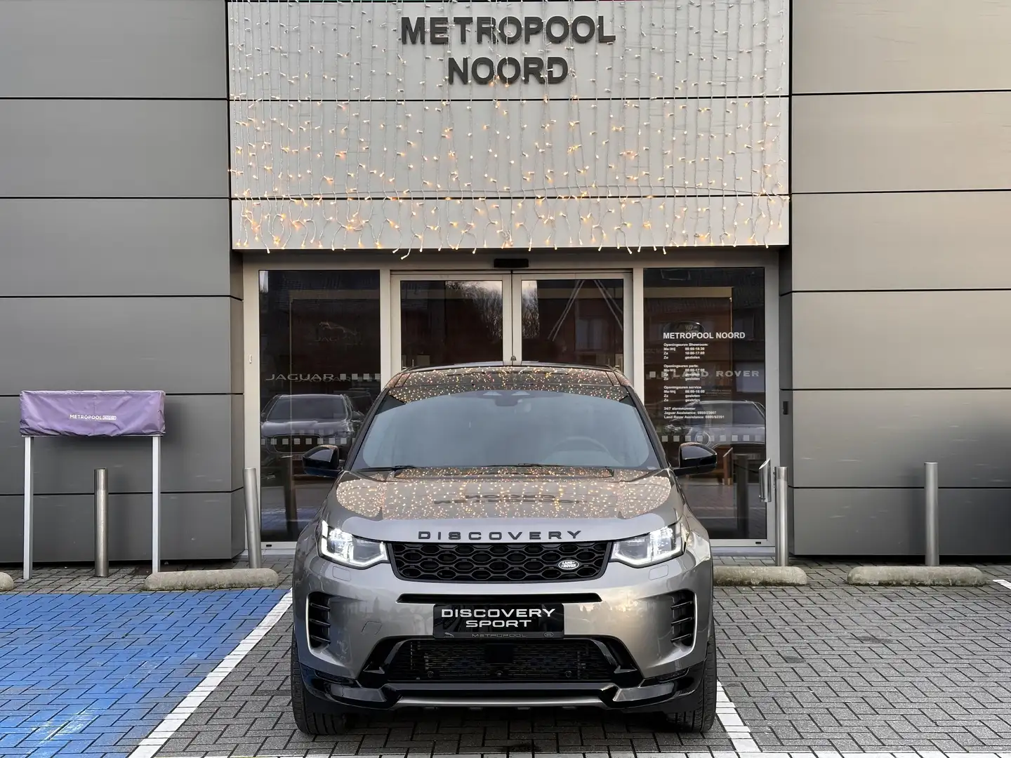 Land Rover Discovery Sport P300e Dynamic SE AWD Auto. Beżowy - 2