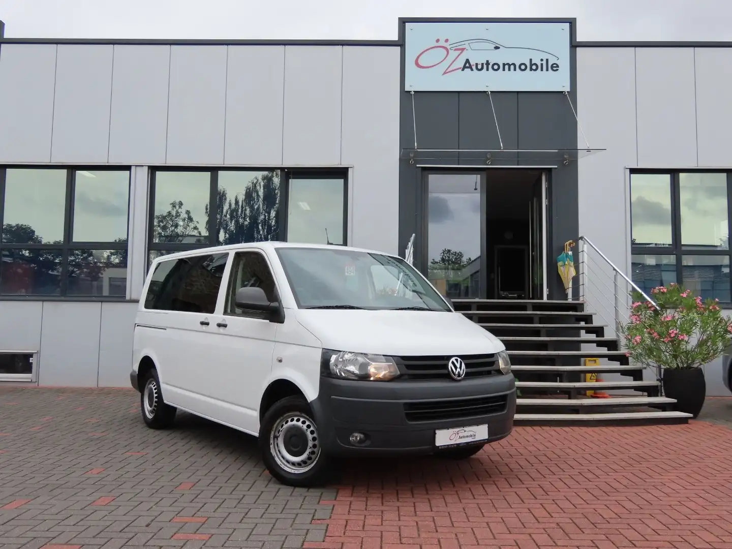 Volkswagen T5 Transporter 2.0TDI L1H1 Weiß - 1