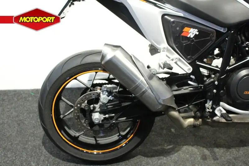 KTM 690 Duke - foto 3