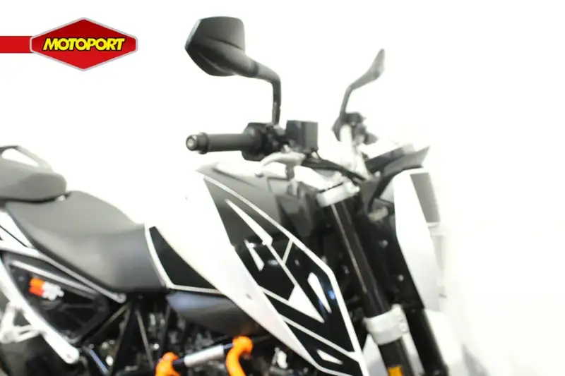 KTM 690 Duke - foto 5