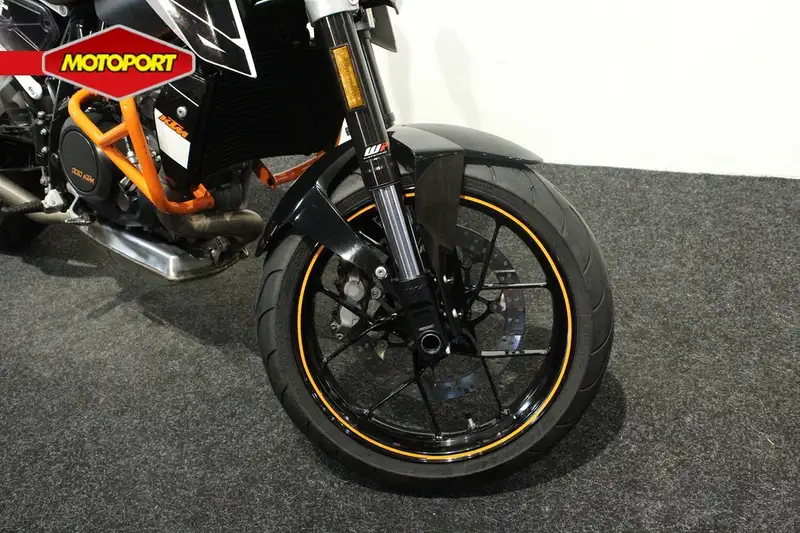 KTM 690 Duke - foto 8