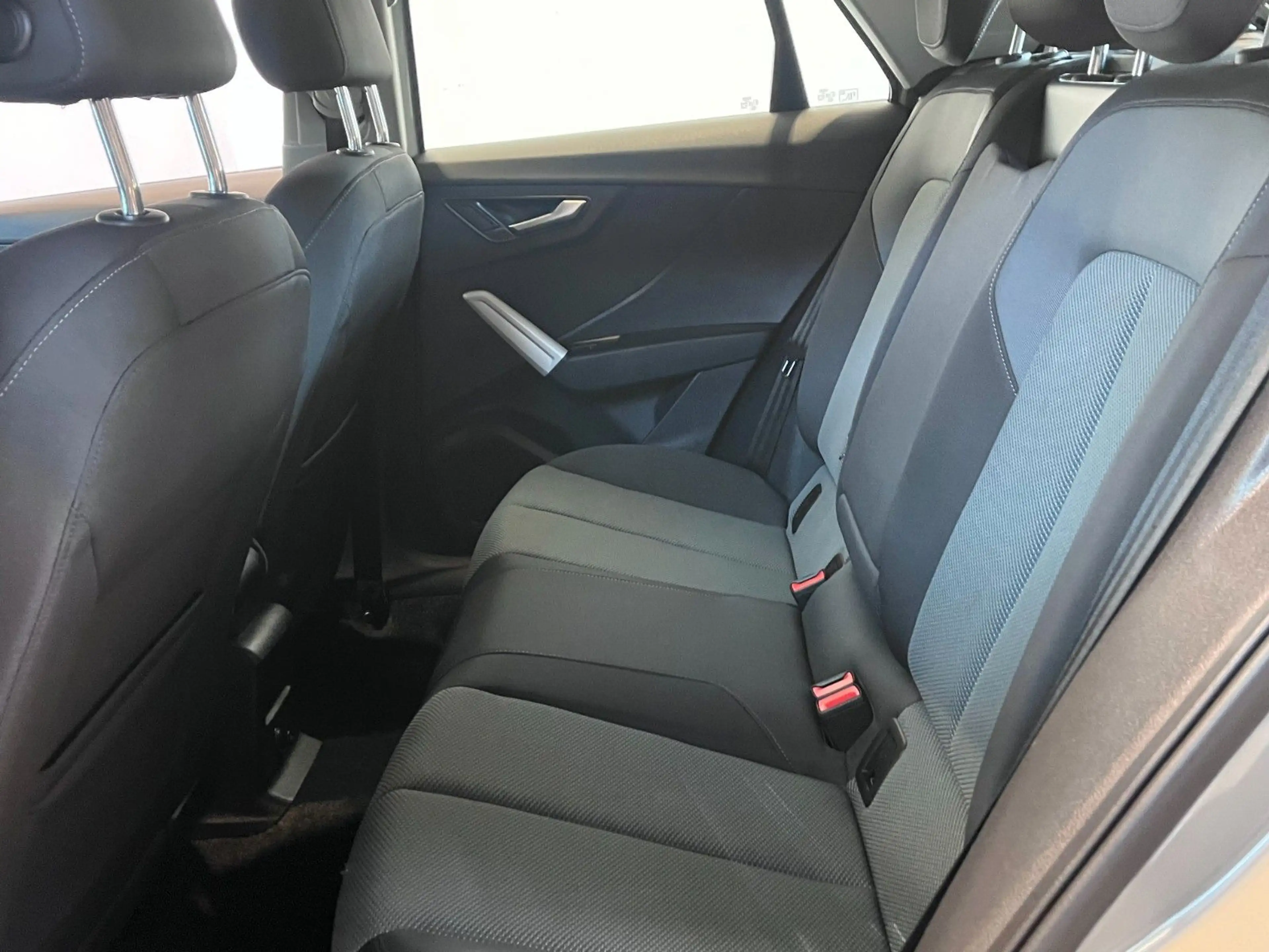Audi Q2 35 TFSI design 1.5 — photo 9