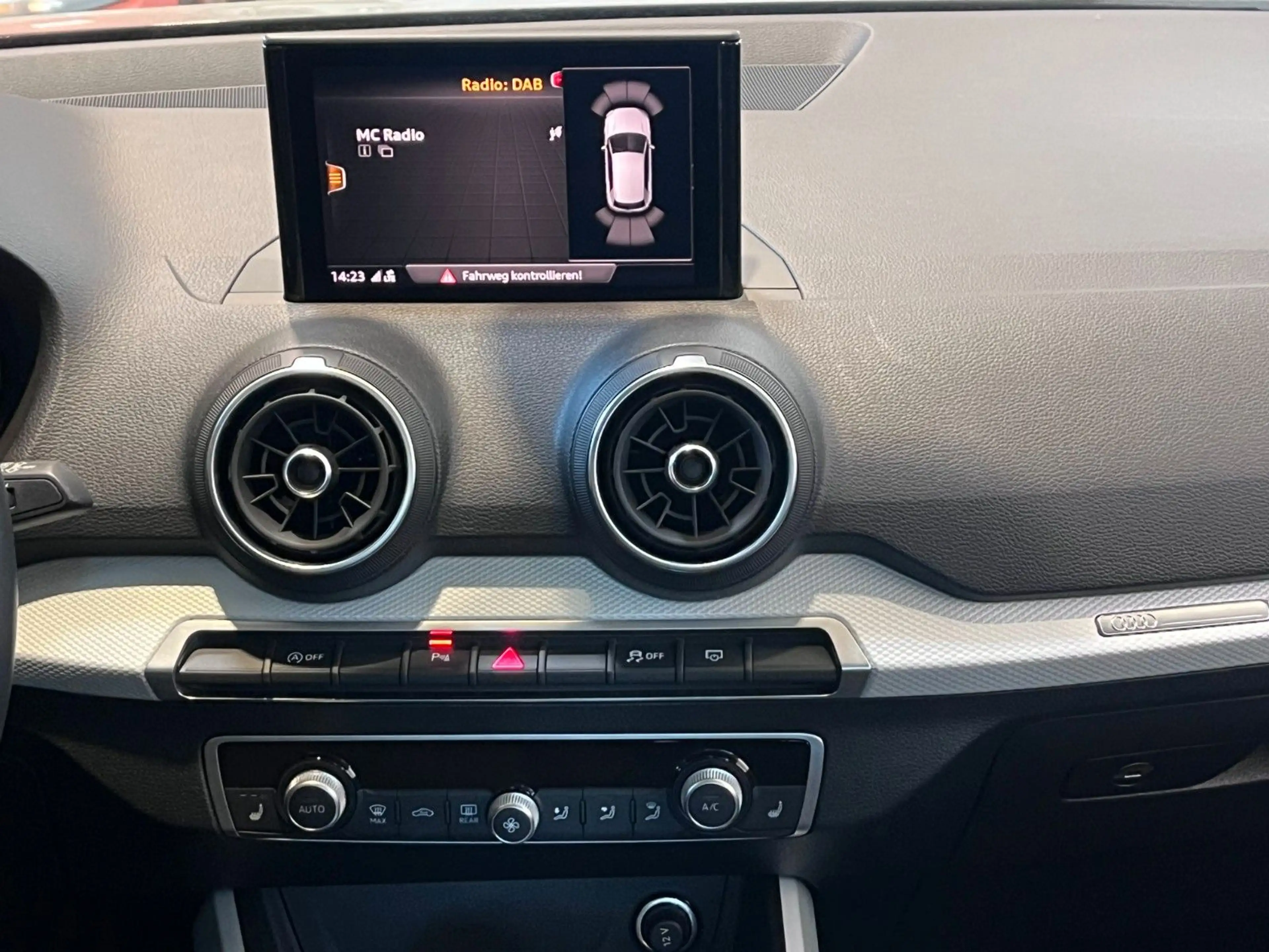 Audi Q2 35 TFSI design 1.5 — photo 13