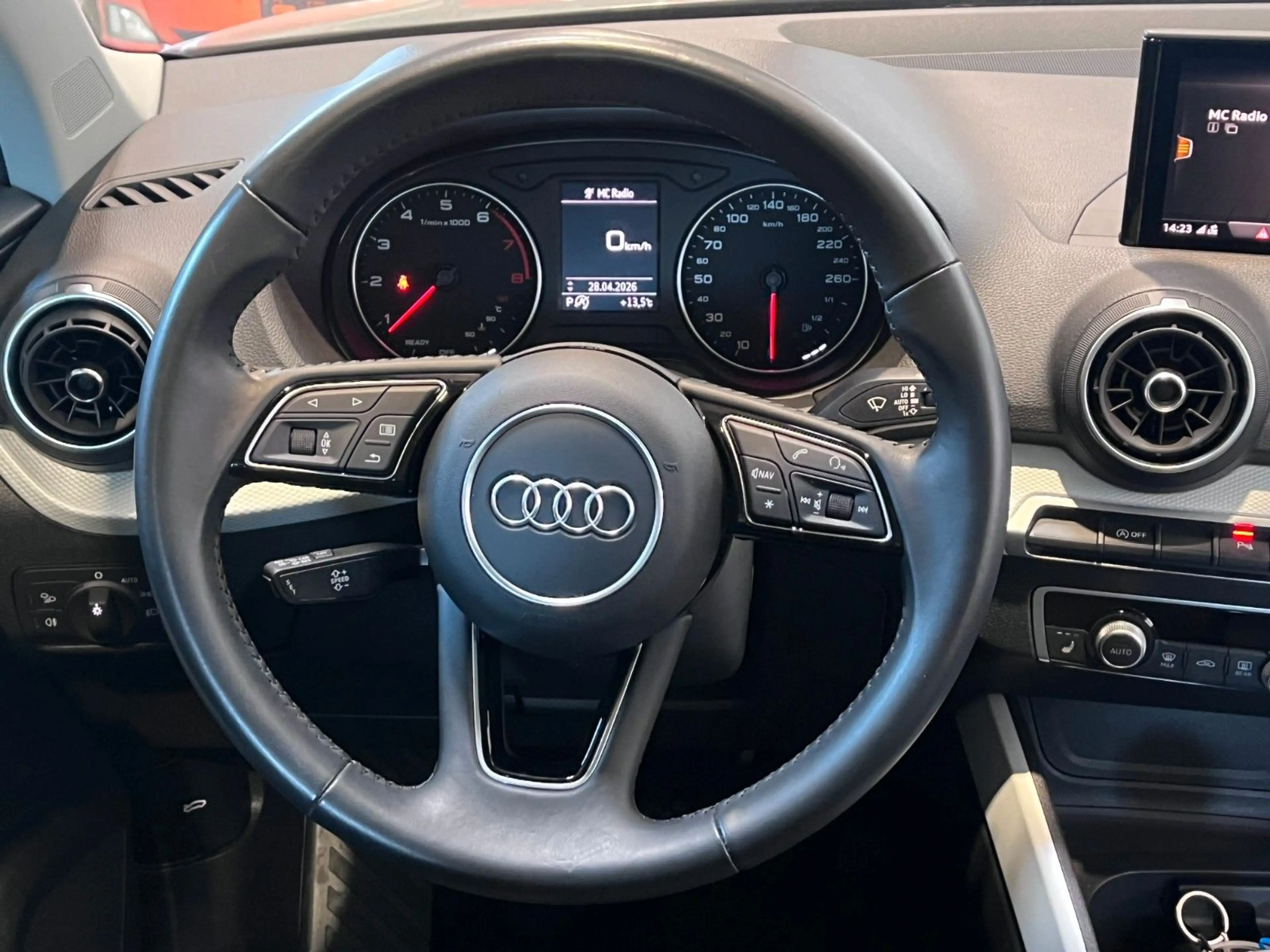 Audi Q2 35 TFSI design 1.5 — photo 12