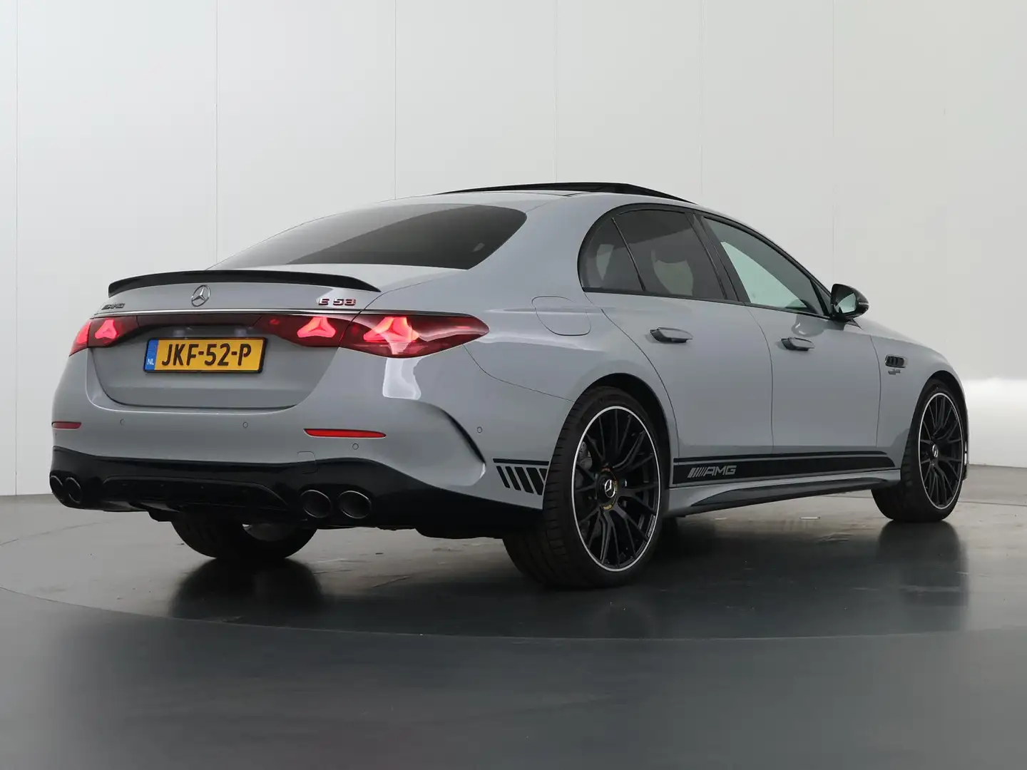Mercedes-Benz E 53 AMG 4MATIC+ Edition 1 | Superscreen | Premium plus | T Grijs - 2
