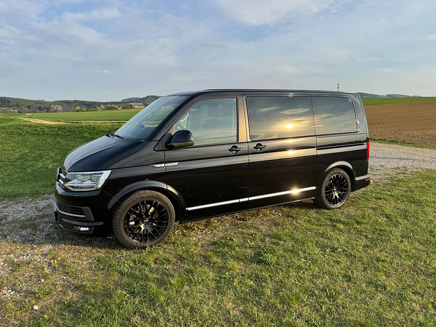 Volkswagen T6 Multivan Multivan 70 Jahre Bulli 2,0 TDI 4Motion BMT DSG 70 Jahre Bulli Schwarz - 2