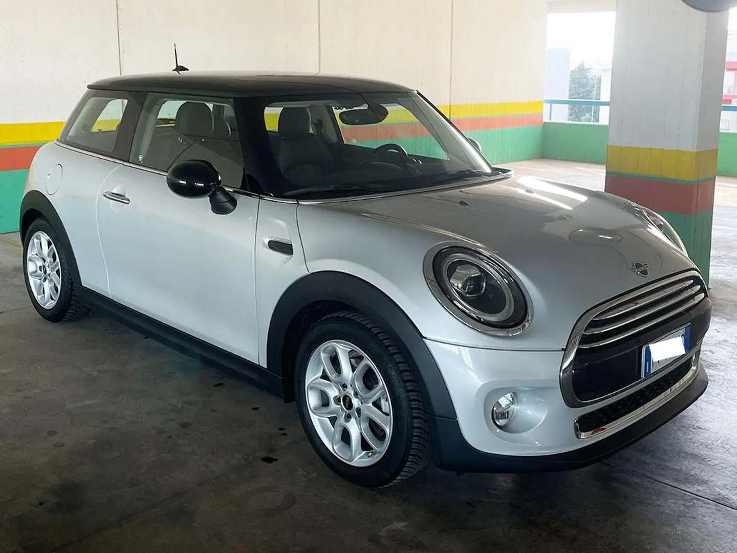 MINI Cooper D Mini F56 2019 3p 1.5 Business auto Argento - 2