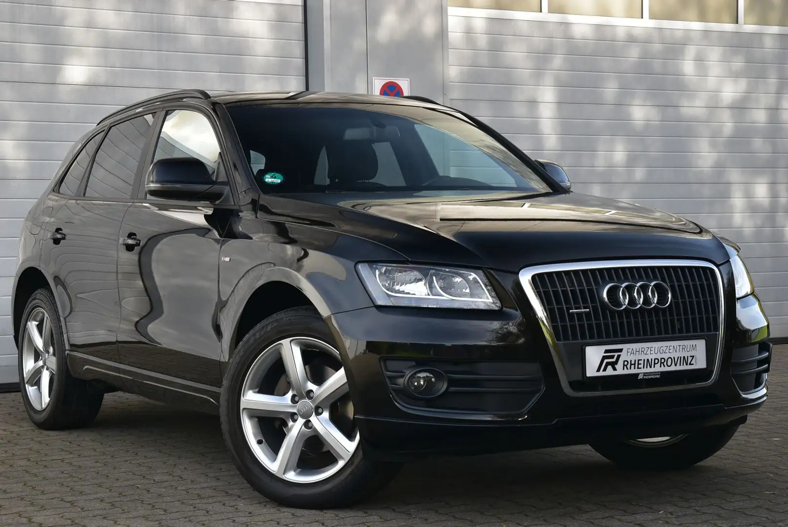 Audi Q5 2.0 TDI quattro /S-LINE/1-HAND/PDC/KLIMA/ Schwarz - 1