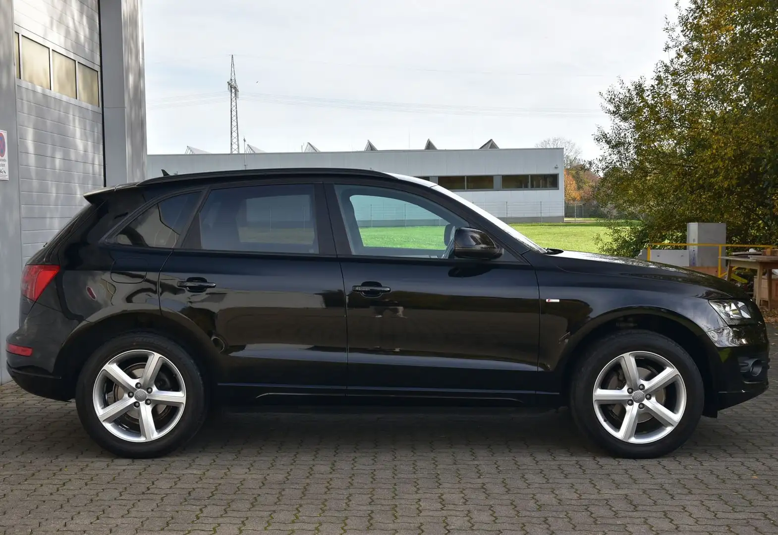 Audi Q5 2.0 TDI quattro /S-LINE/1-HAND/PDC/KLIMA/ Schwarz - 2