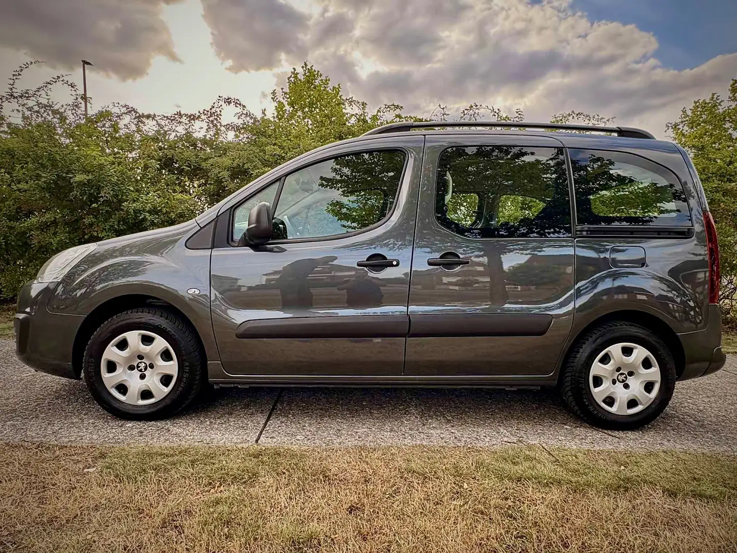 Peugeot Partner Partner Tepee 1.6 BlueHDi **BOITE AUTOMATIQUE** Gris - 2