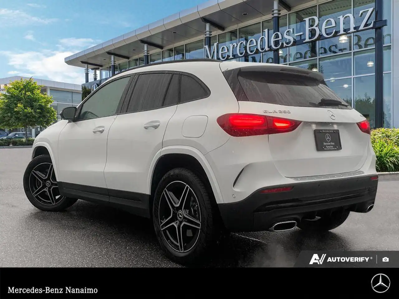 Mercedes-Benz GLA снимка Mercedes-Benz GLA