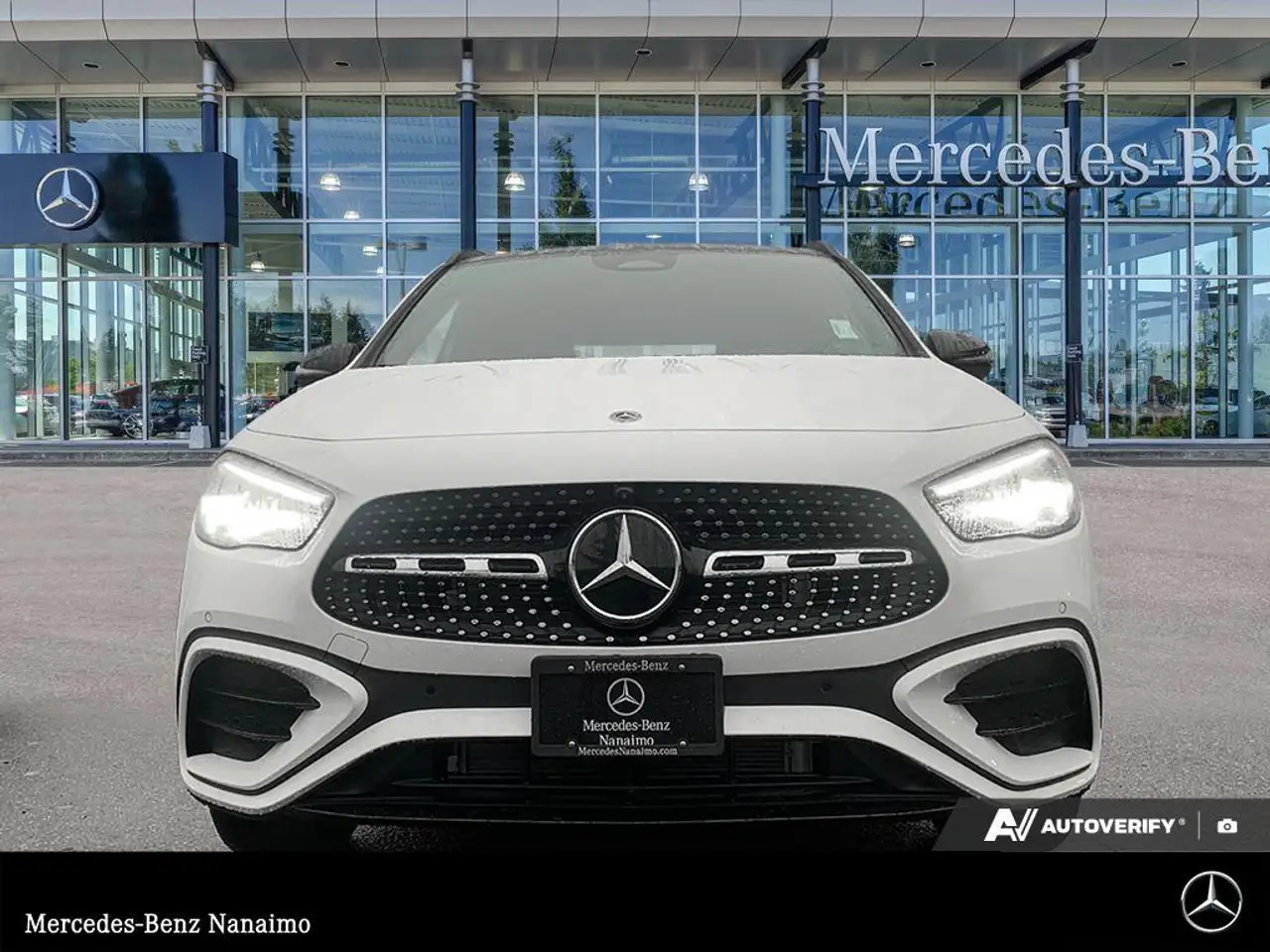 Mercedes-Benz GLA снимка Mercedes-Benz GLA