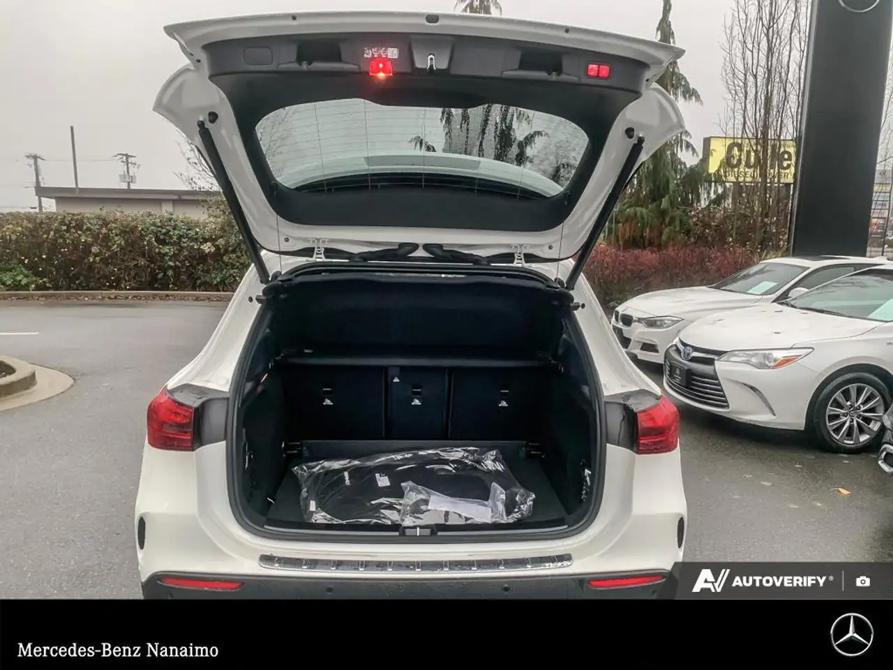 Mercedes-Benz GLA снимка Mercedes-Benz GLA