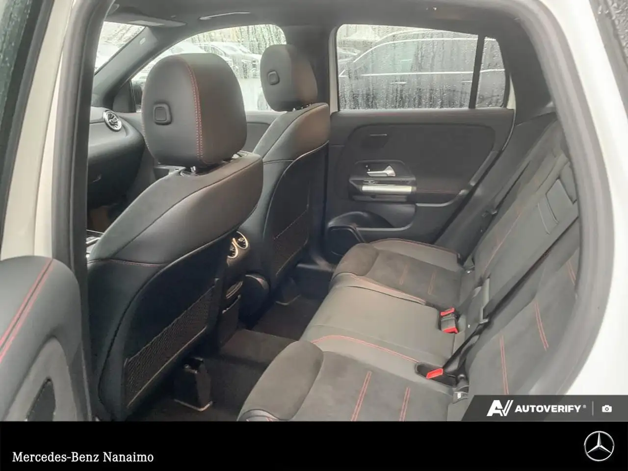 Mercedes-Benz GLA снимка Mercedes-Benz GLA