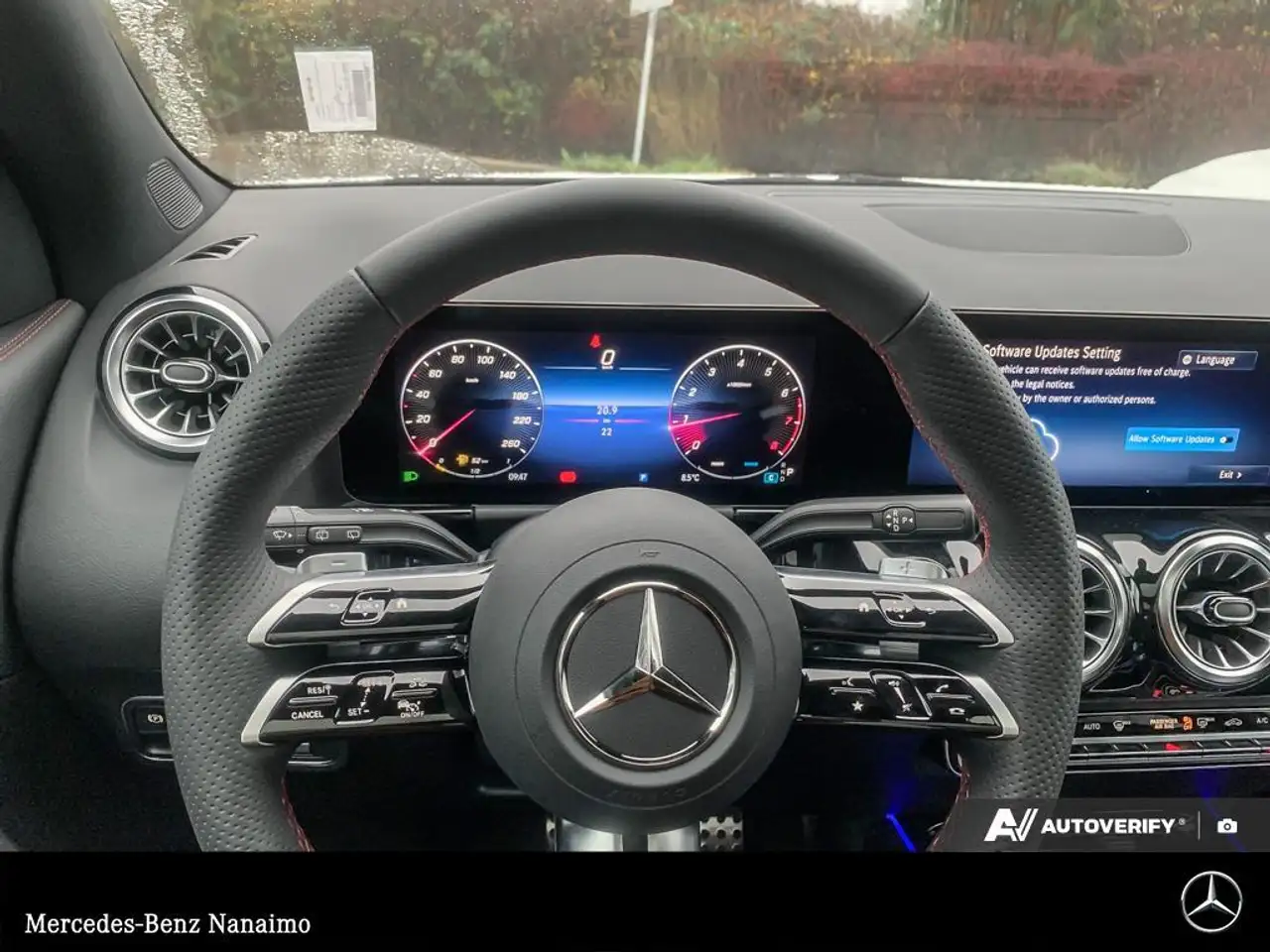Mercedes-Benz GLA снимка Mercedes-Benz GLA