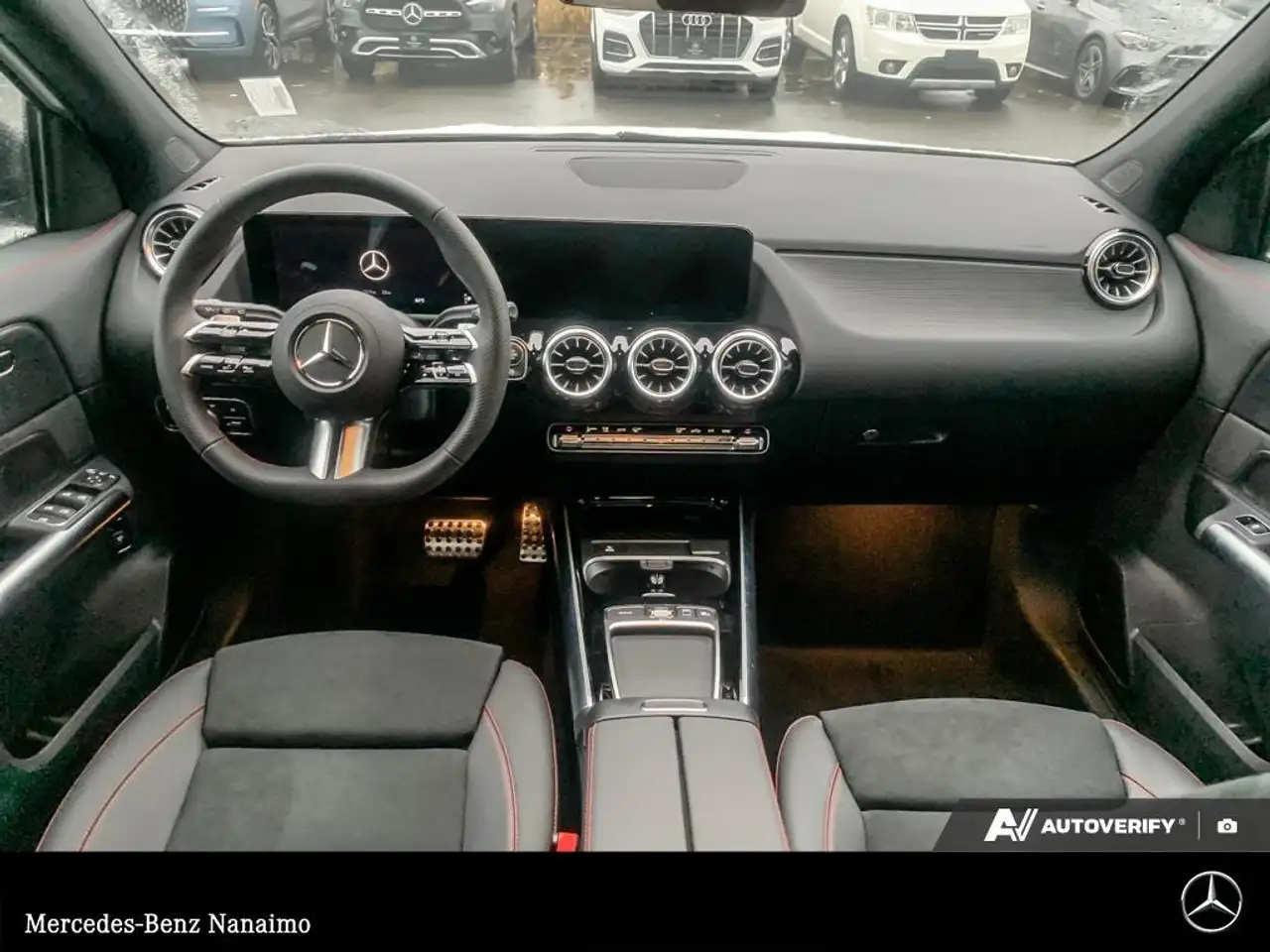 Mercedes-Benz GLA снимка Mercedes-Benz GLA