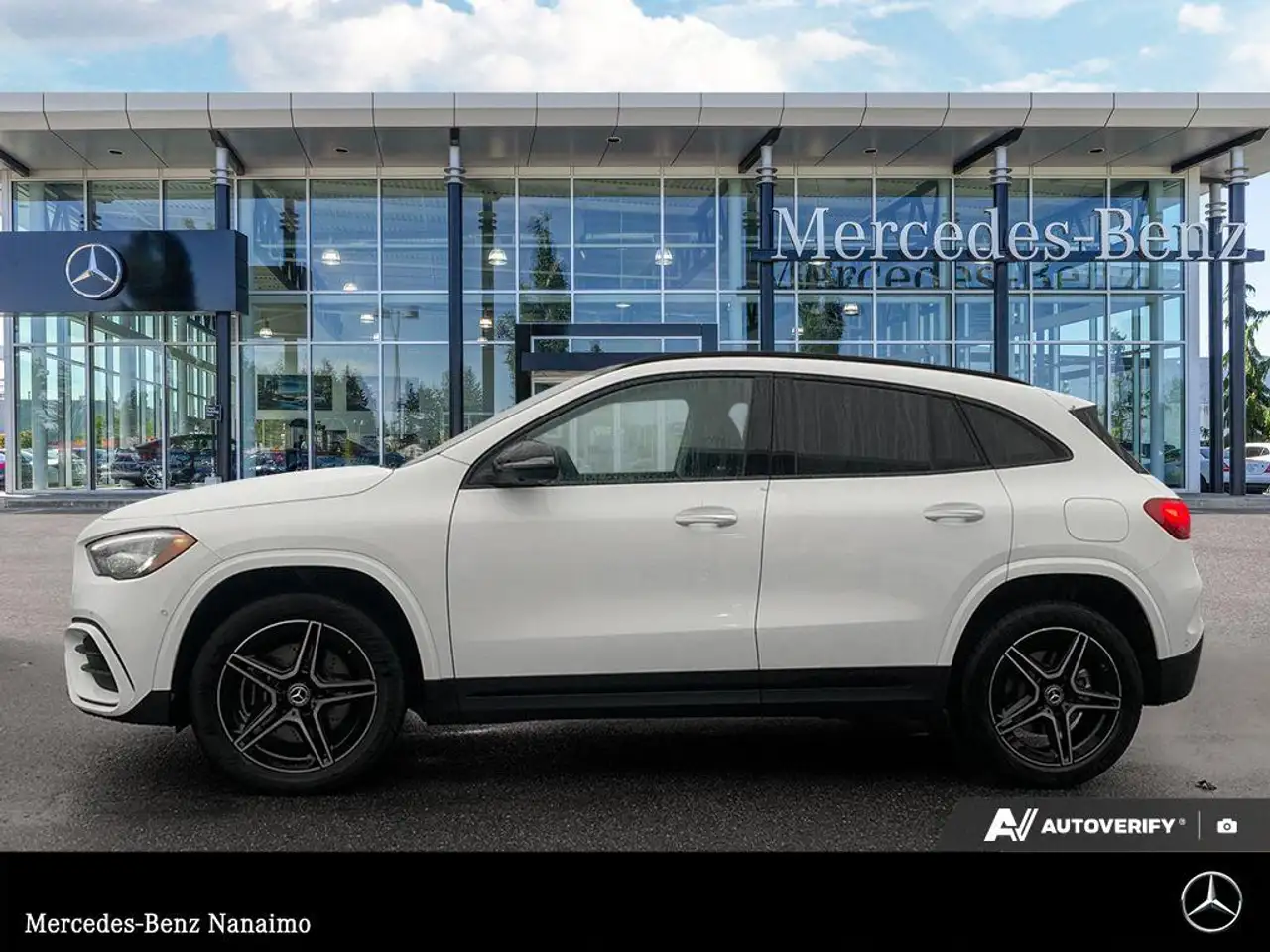 Mercedes-Benz GLA снимка Mercedes-Benz GLA