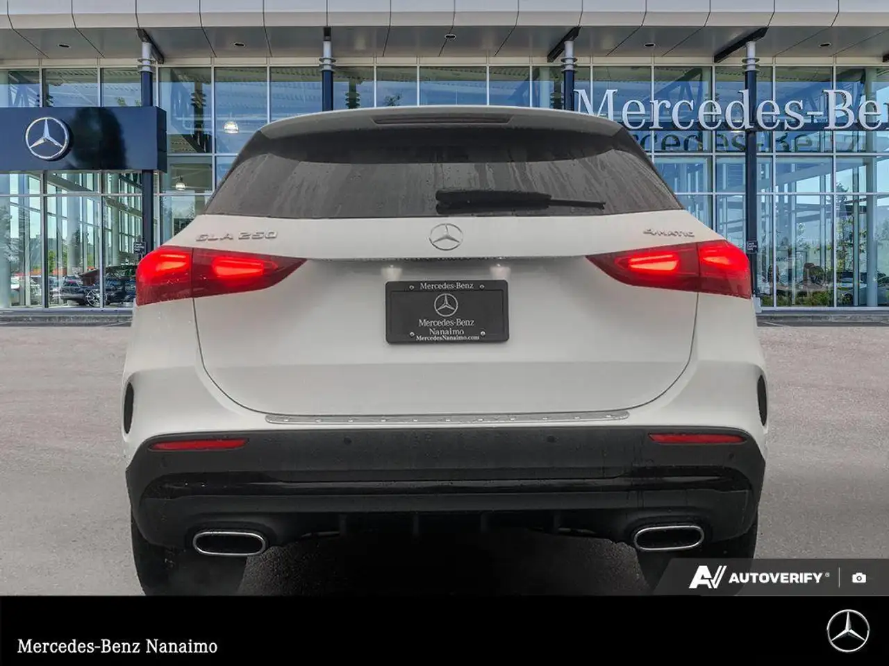 Mercedes-Benz GLA снимка Mercedes-Benz GLA