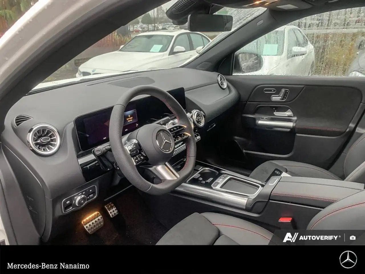 Mercedes-Benz GLA снимка Mercedes-Benz GLA