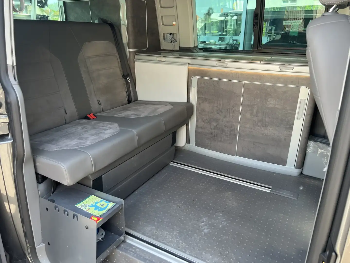 Volkswagen T6 California Grau - 1