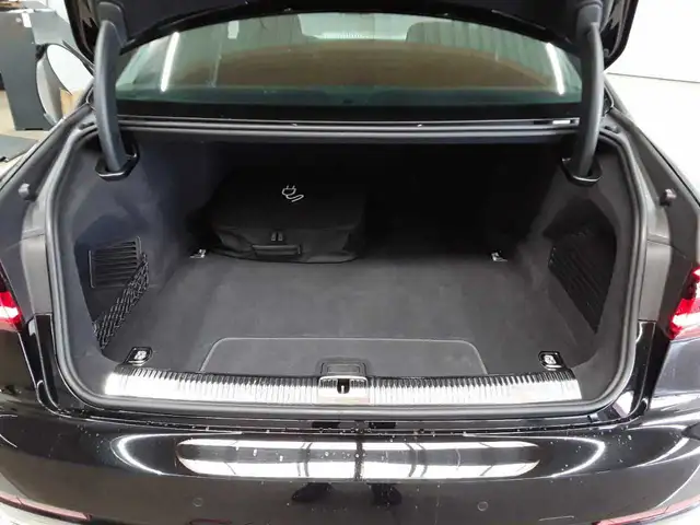 Audi A8 view 15