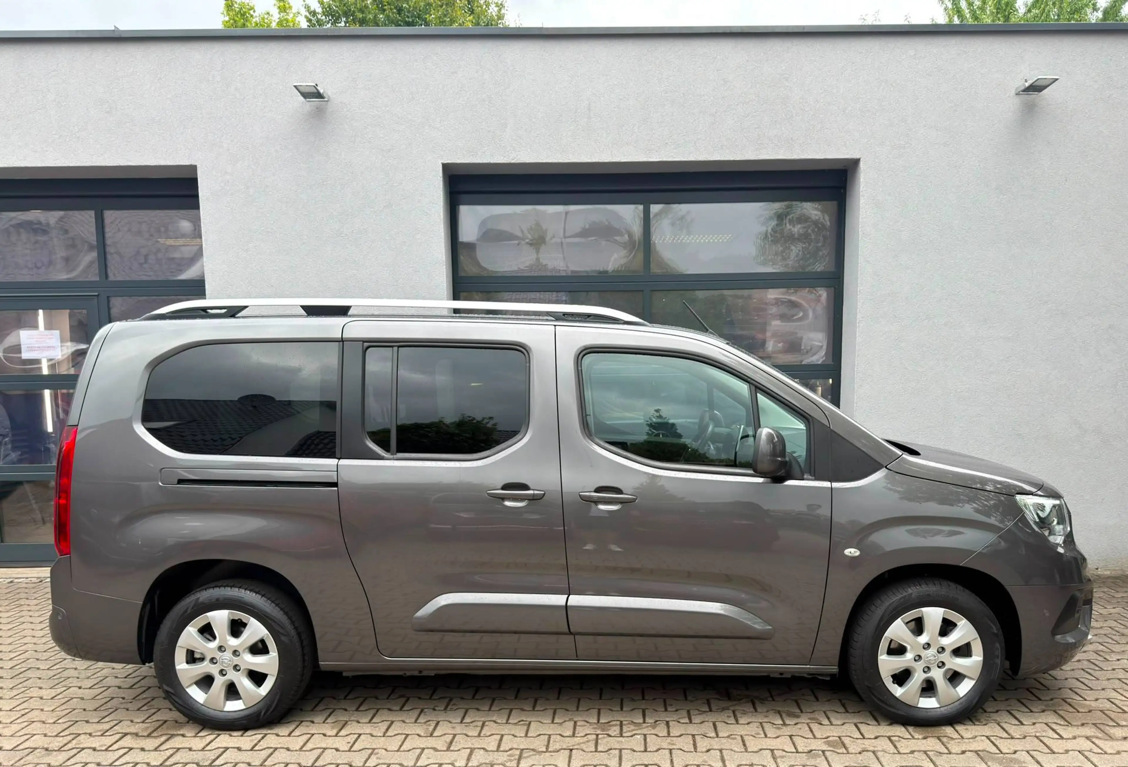 Opel Combo L2 Maxi Automatik Behindertengerecht Rollstuhlrampe — photo 8
