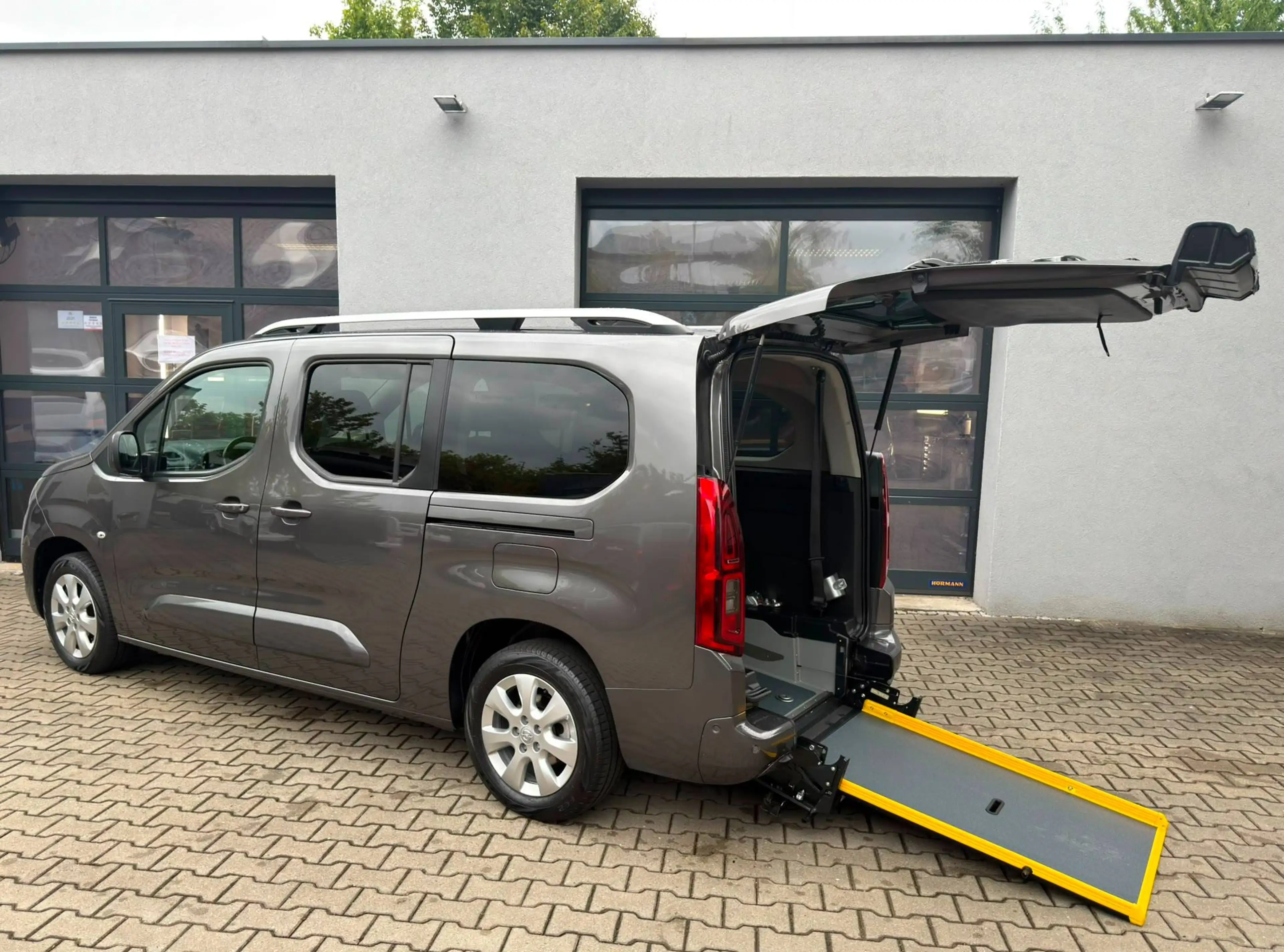 Opel Combo L2 Maxi Automatik Behindertengerecht Rollstuhlrampe — photo 3