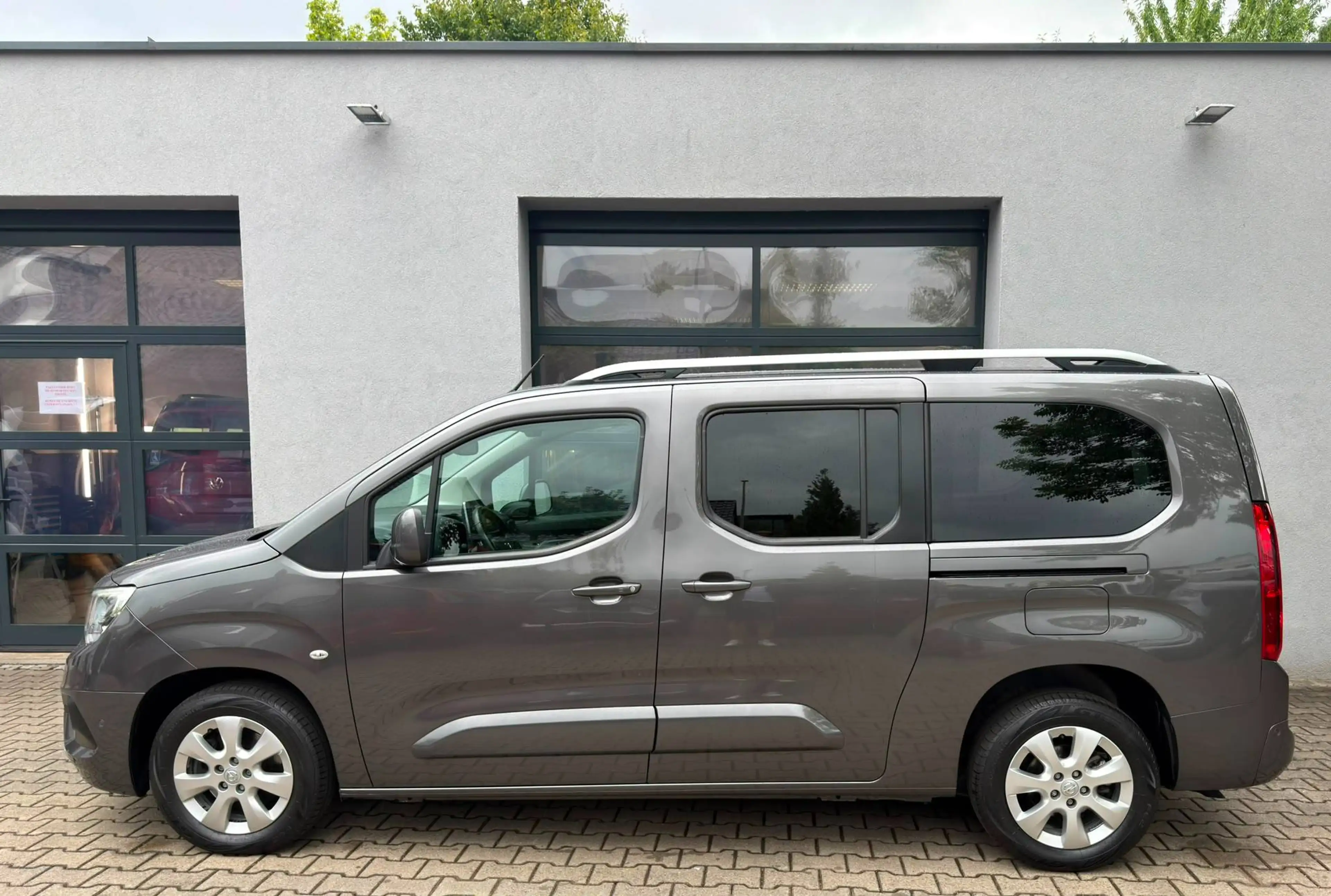 Opel Combo L2 Maxi Automatik Behindertengerecht Rollstuhlrampe — photo 7
