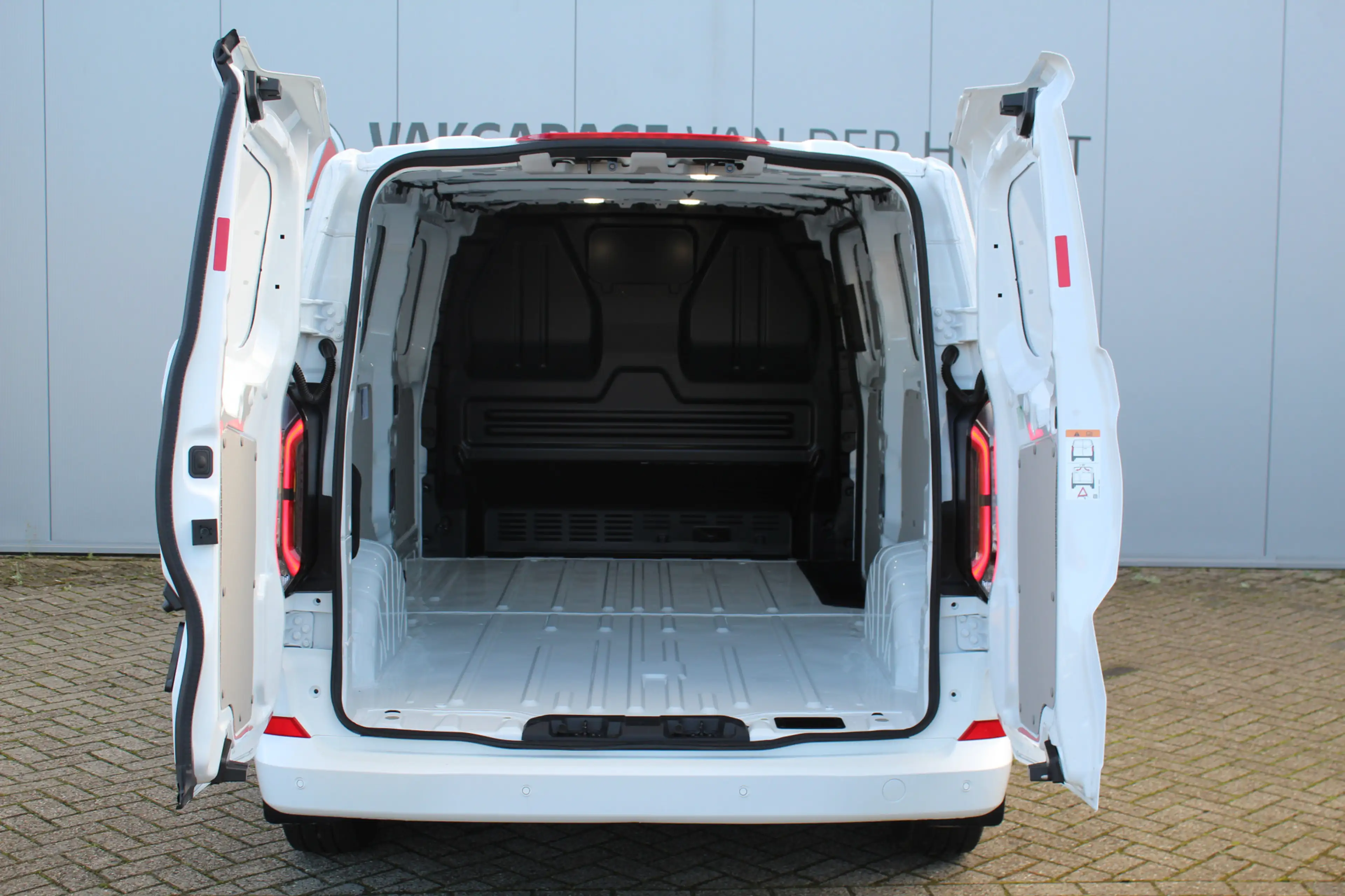 Ford Transit Custom E-Transit 340 L2H1 'Limited' 71kWh-160kWh/218pk EL — photo 8