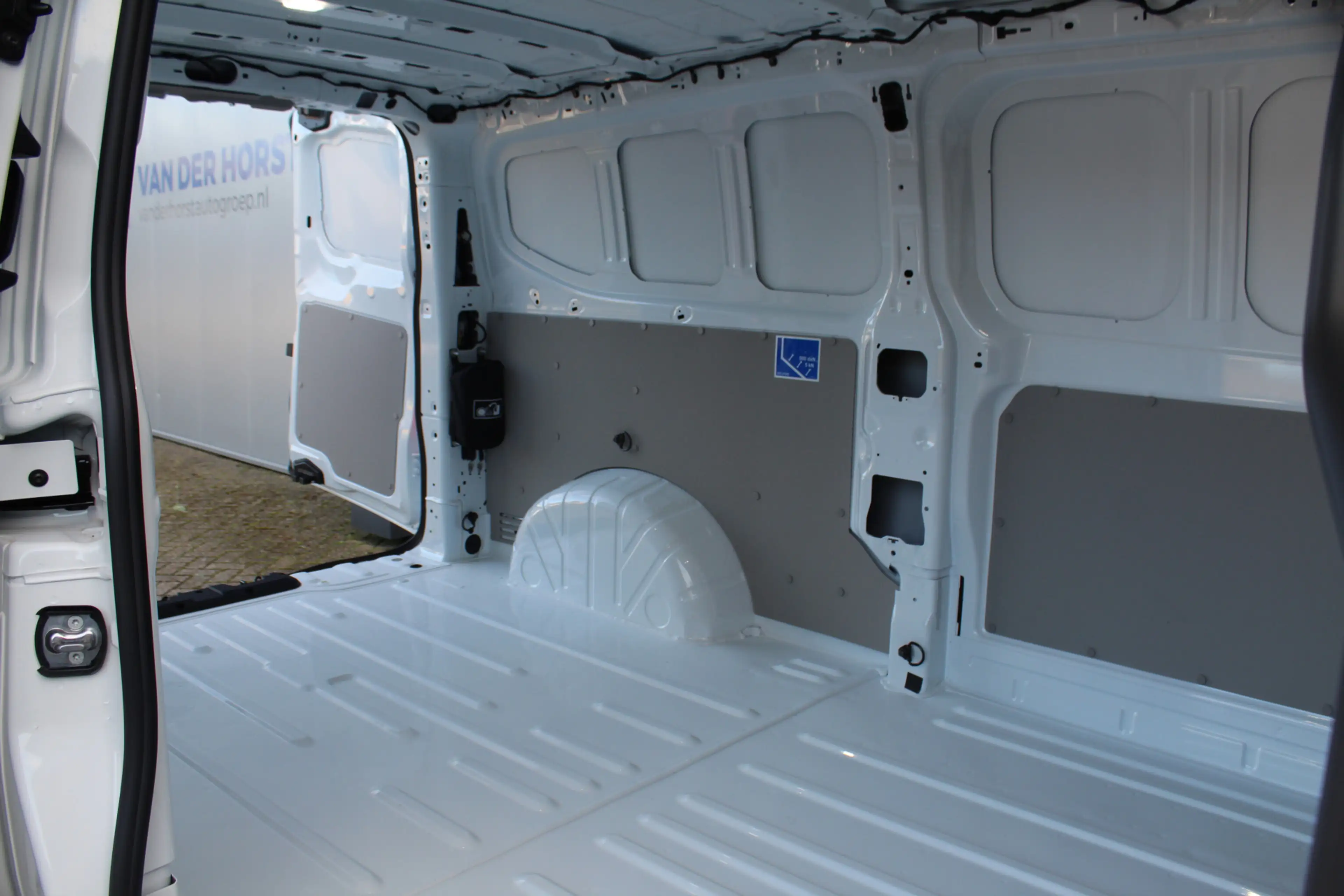 Ford Transit Custom E-Transit 340 L2H1 'Limited' 71kWh-160kWh/218pk EL — photo 12