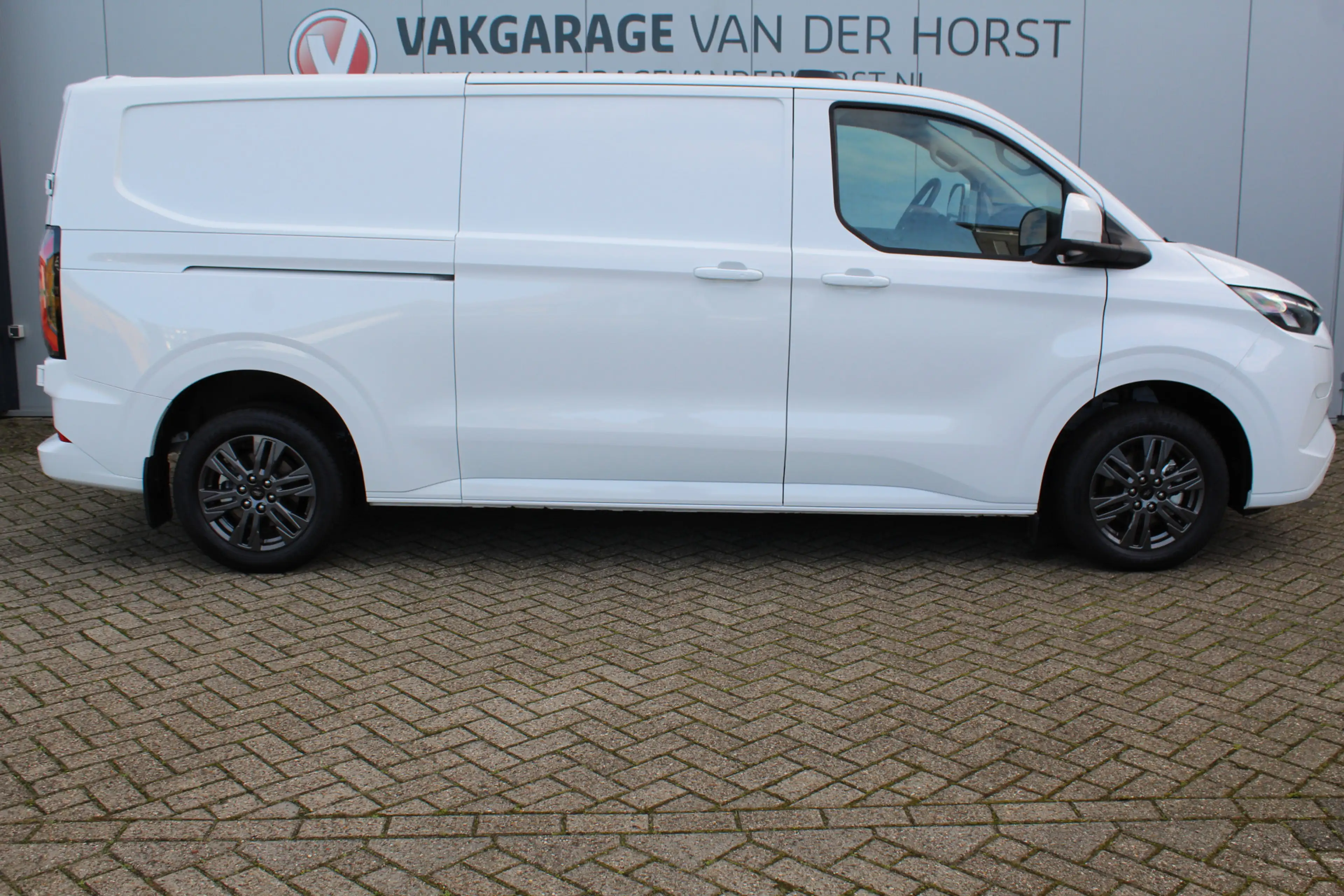 Ford Transit Custom E-Transit 340 L2H1 'Limited' 71kWh-160kWh/218pk EL — photo 5