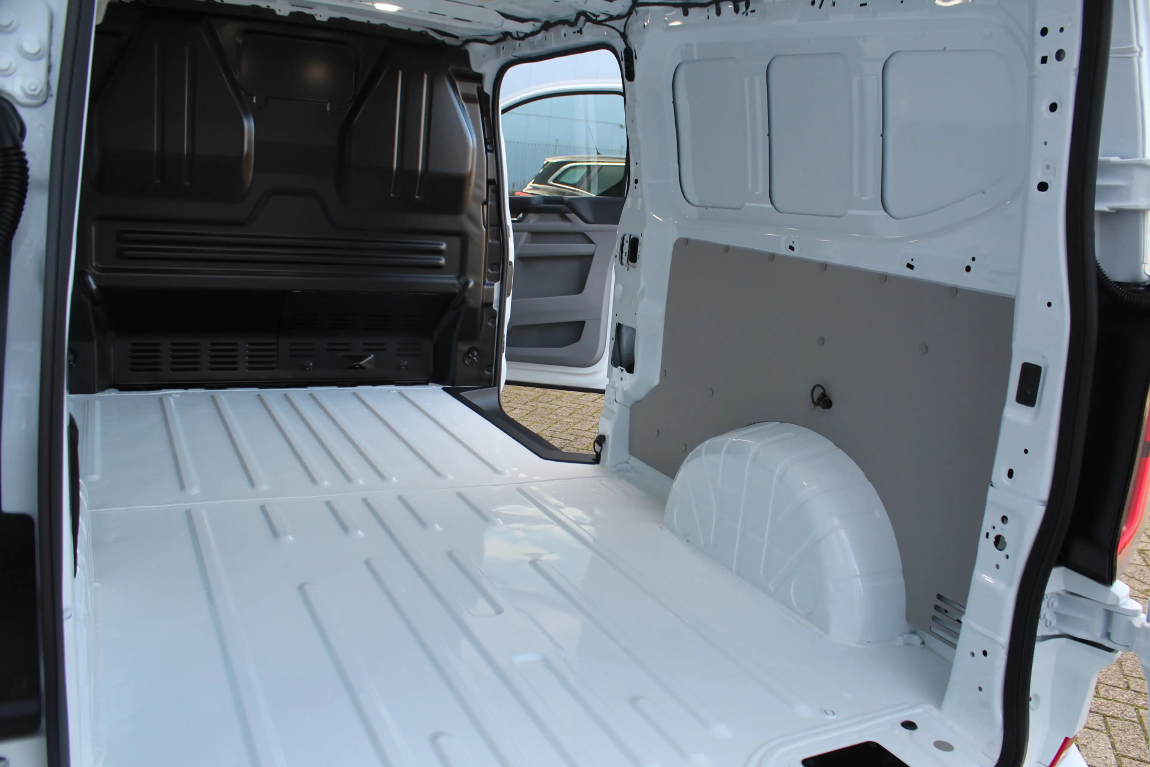 Ford Transit Custom E-Transit 340 L2H1 'Limited' 71kWh-160kWh/218pk EL — photo 11