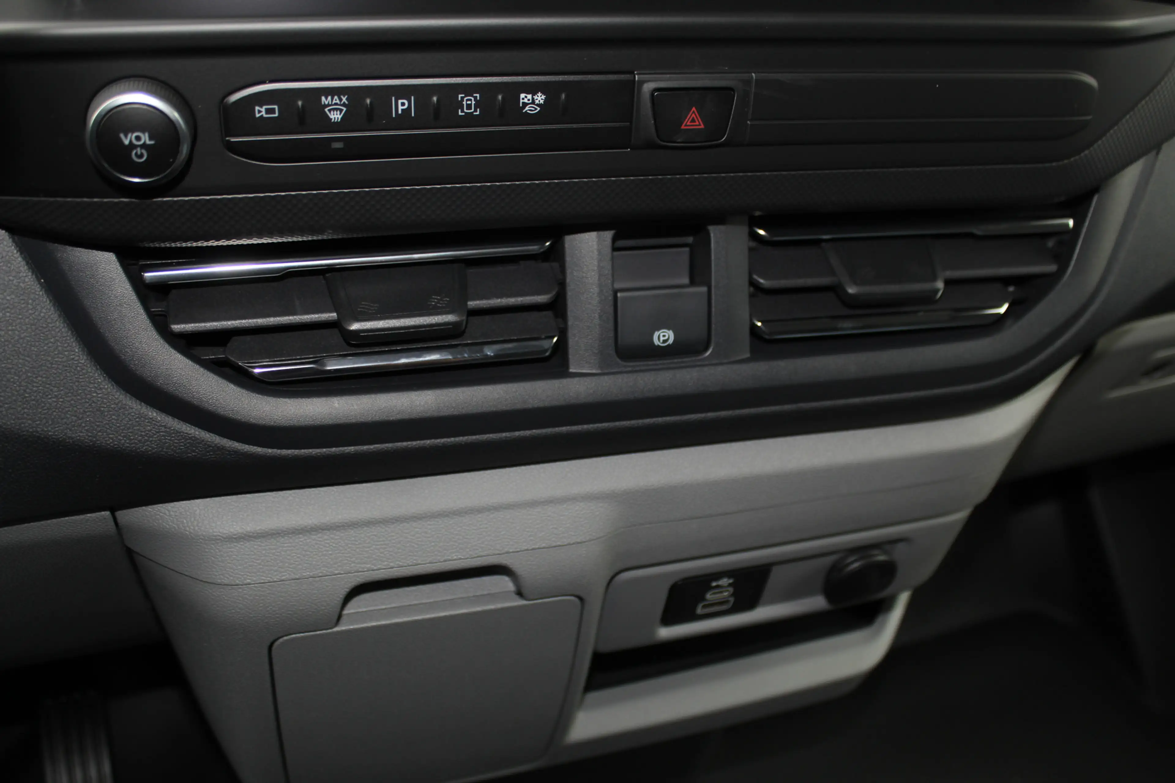 Ford Transit Custom E-Transit 340 L2H1 'Limited' 71kWh-160kWh/218pk EL — photo 35