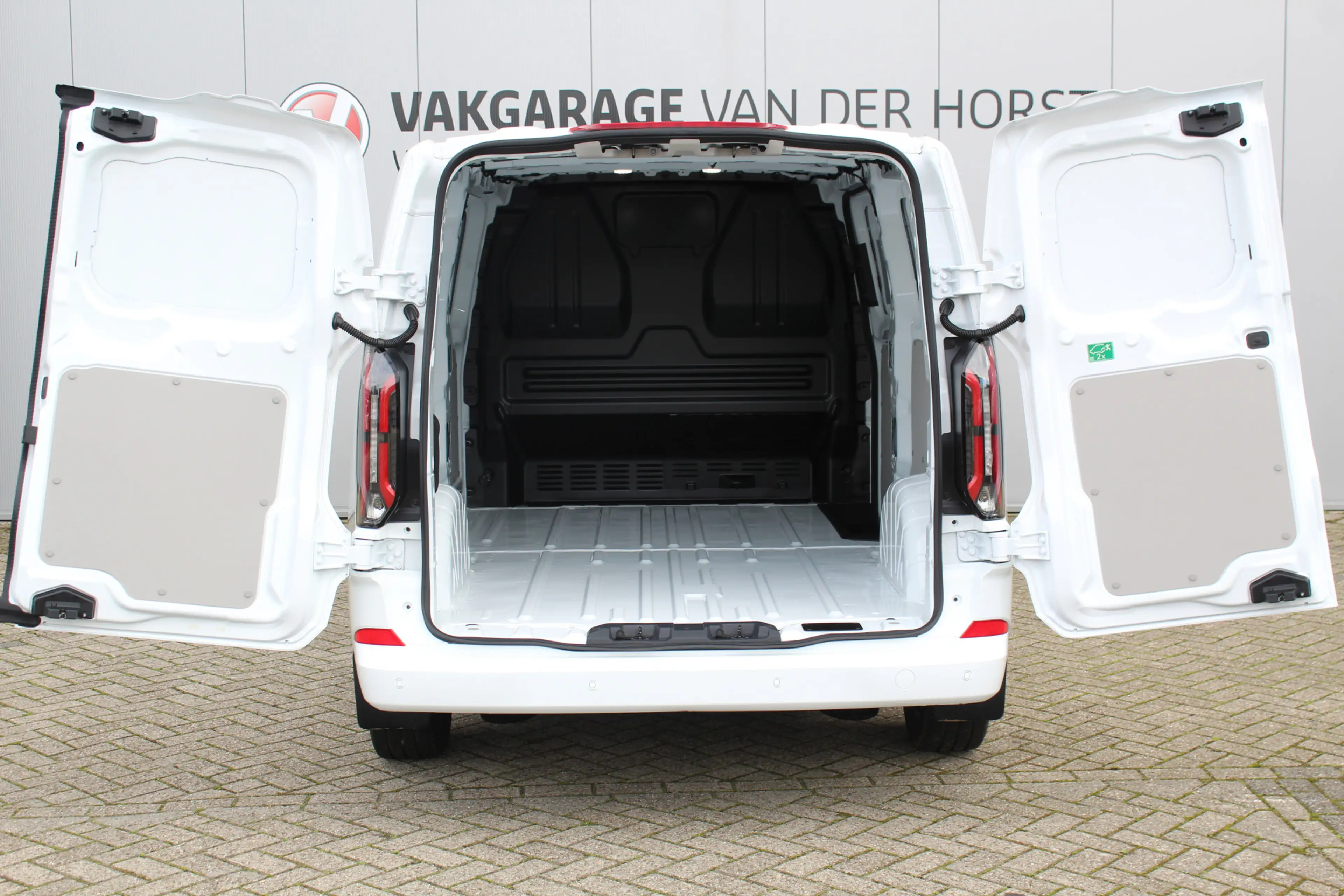 Ford Transit Custom E-Transit 340 L2H1 'Limited' 71kWh-160kWh/218pk EL — photo 9