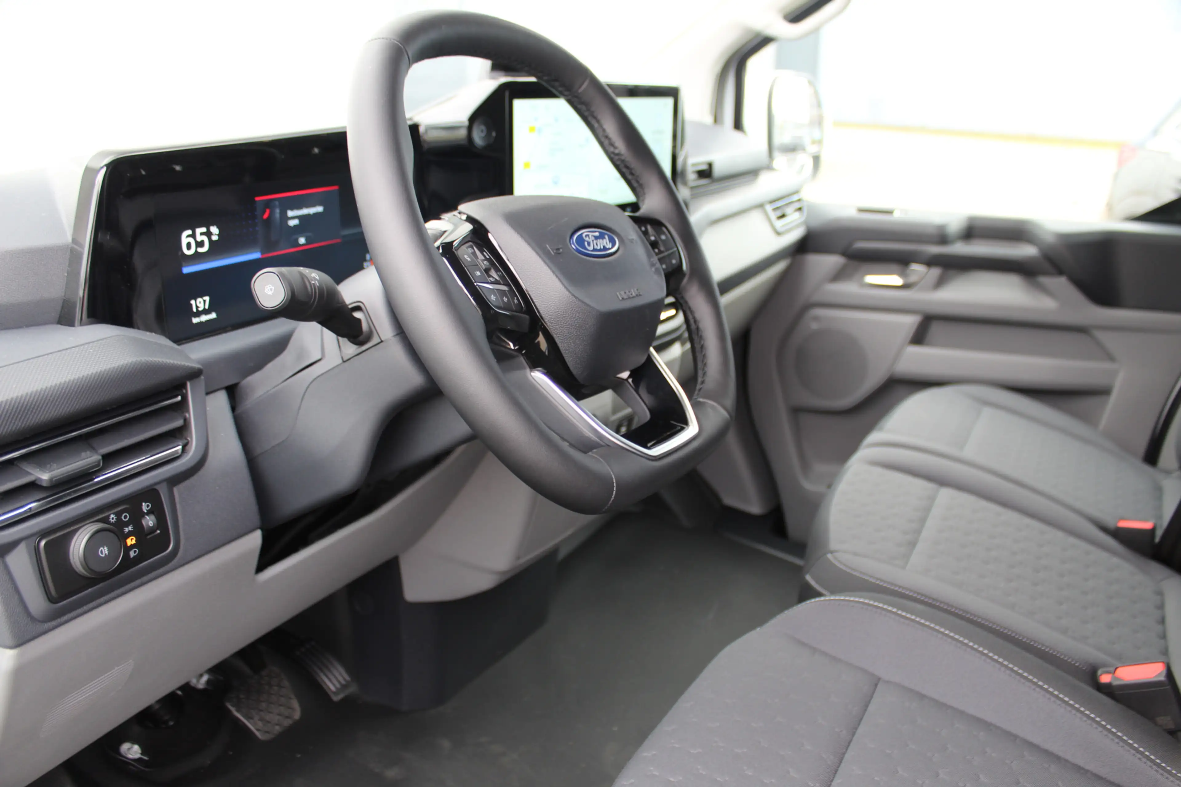 Ford Transit Custom E-Transit 340 L2H1 'Limited' 71kWh-160kWh/218pk EL — photo 38