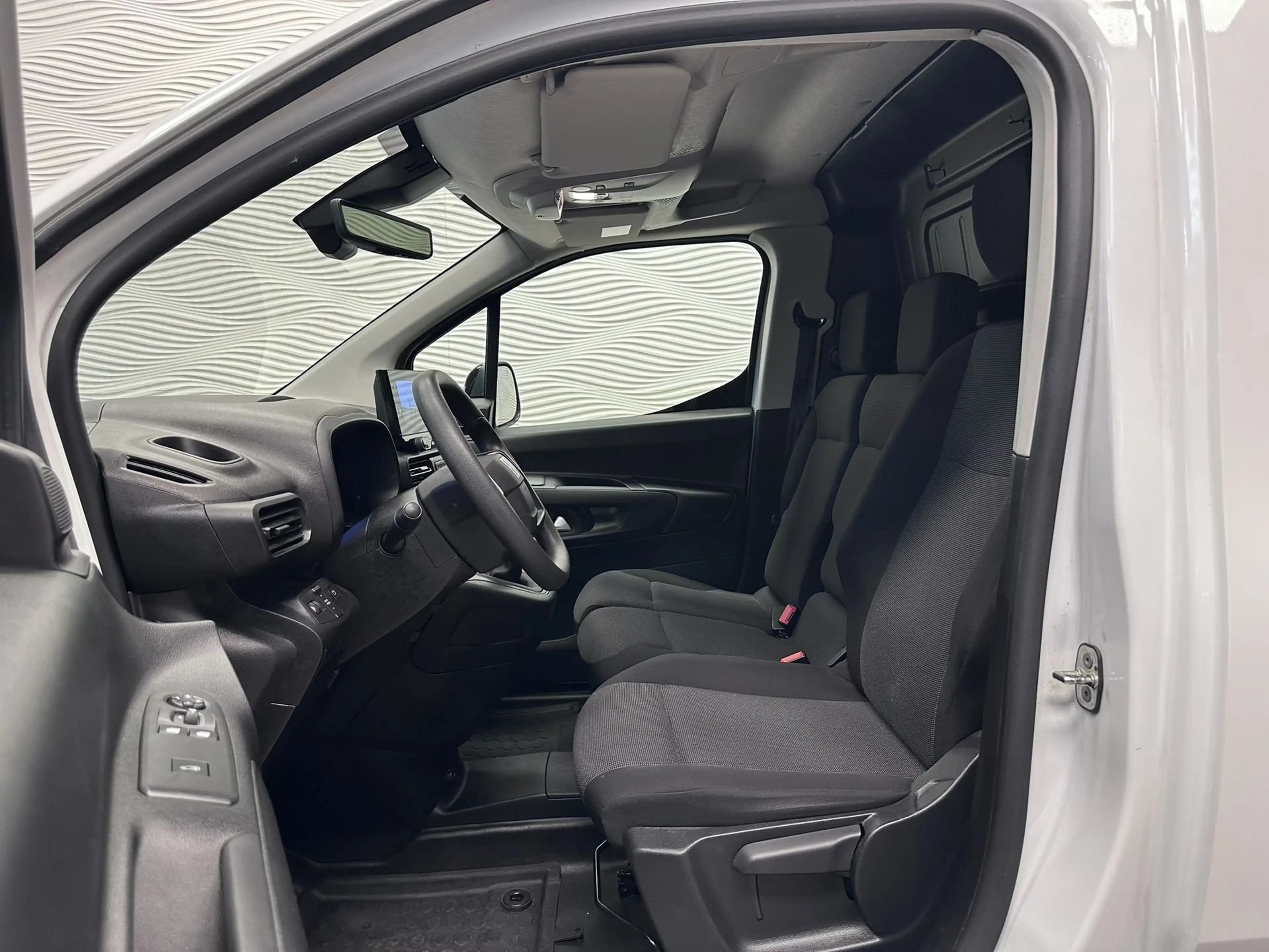 Fiat Doblo 1.5 BlueHDi*L1*CARPLAY*360-CAMERA*LIKE NEW!* — photo 16