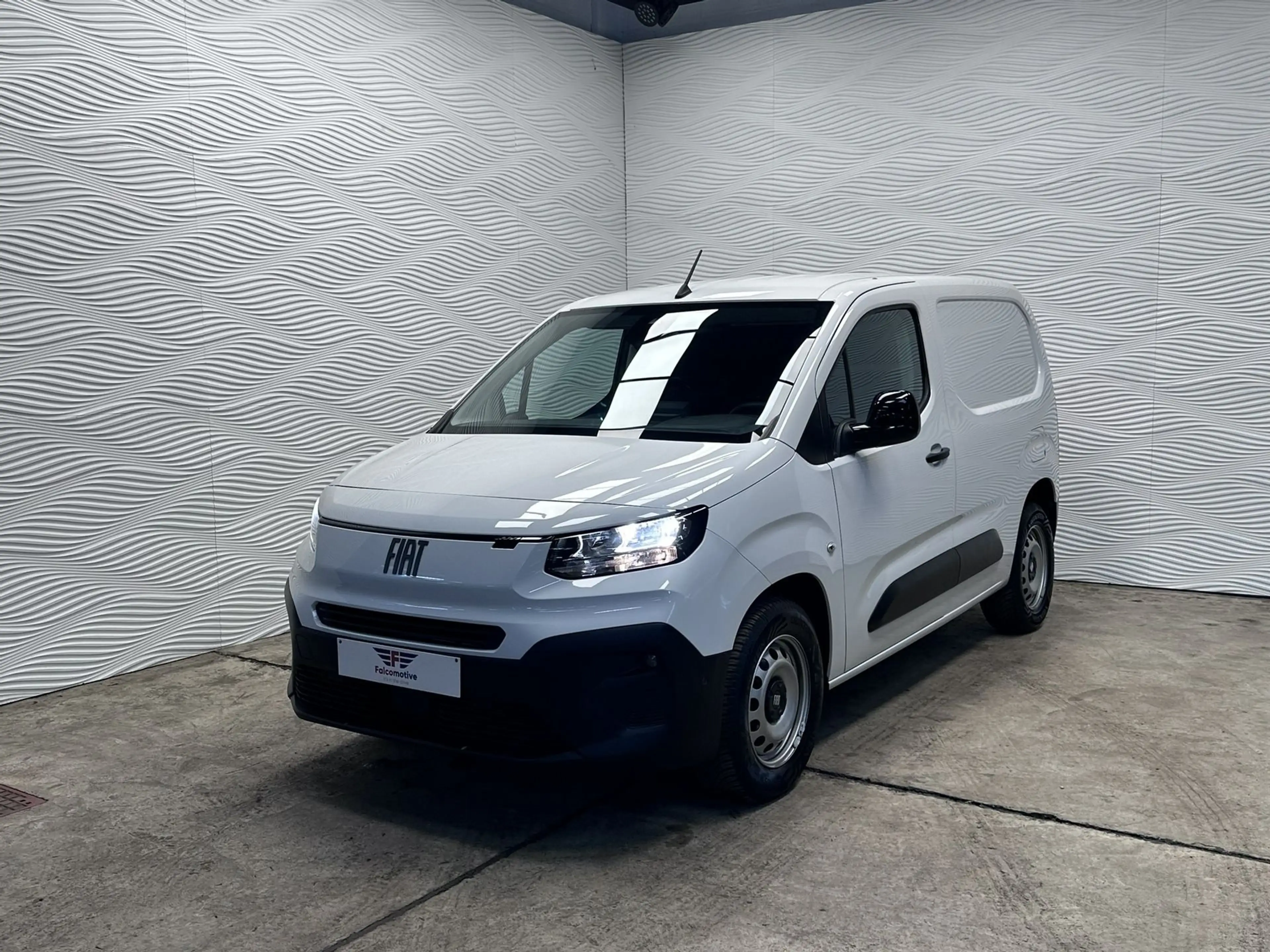 Fiat Doblo 1.5 BlueHDi*L1*CARPLAY*360-CAMERA*LIKE NEW!* — photo 3