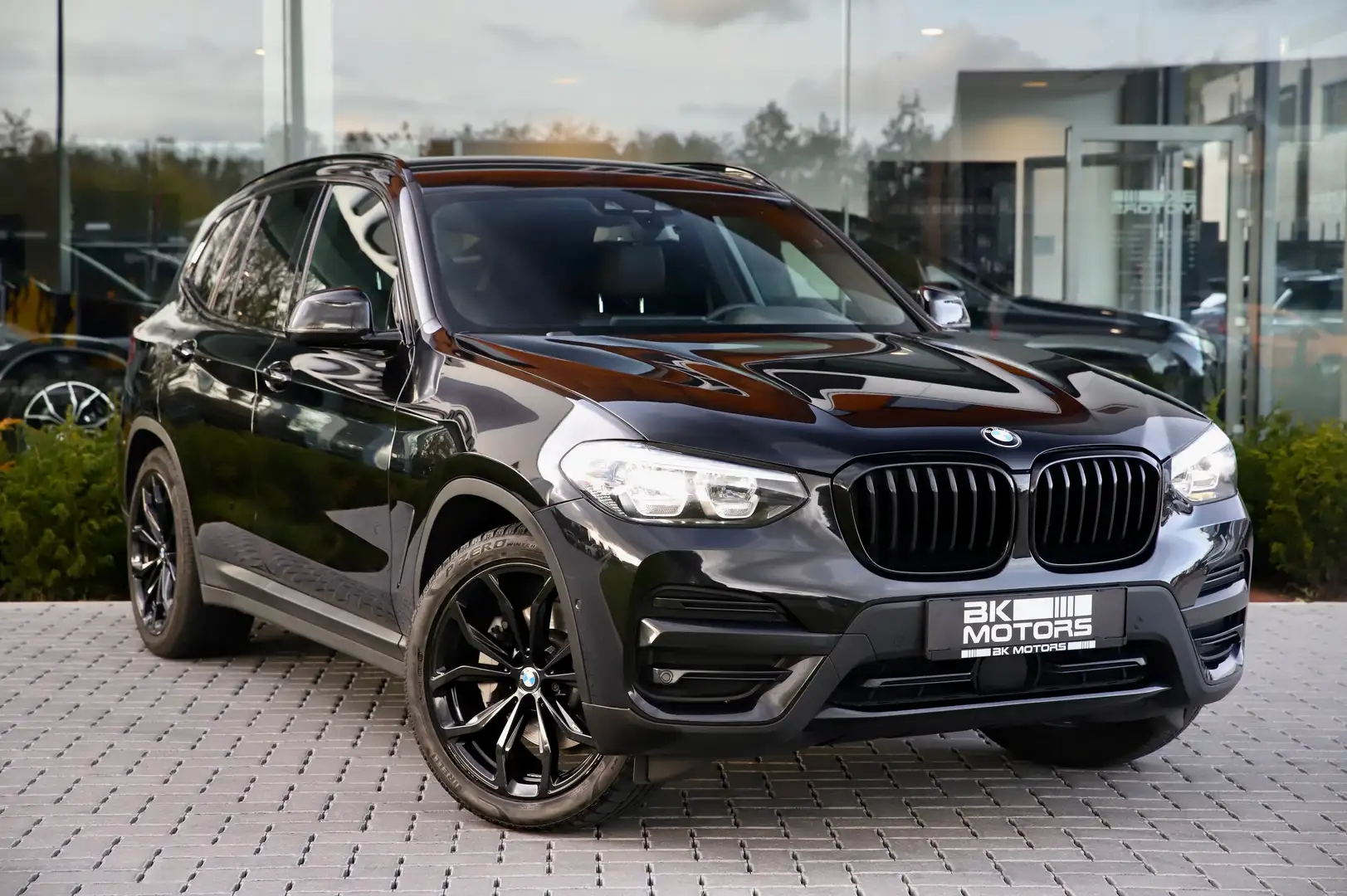 BMW X3 xDrive30e Aut. -TREKHAAK-CAMERA-CARPLAY-BTW 21% Zwart - 1