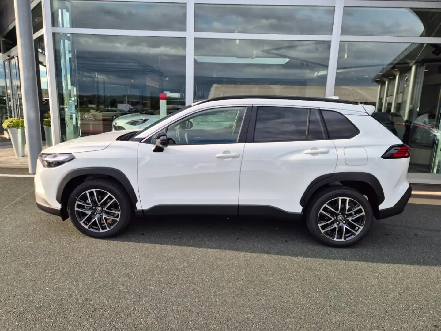 Toyota Corolla Cross 1.8, Active Drive, 4x2 Blanc - 2