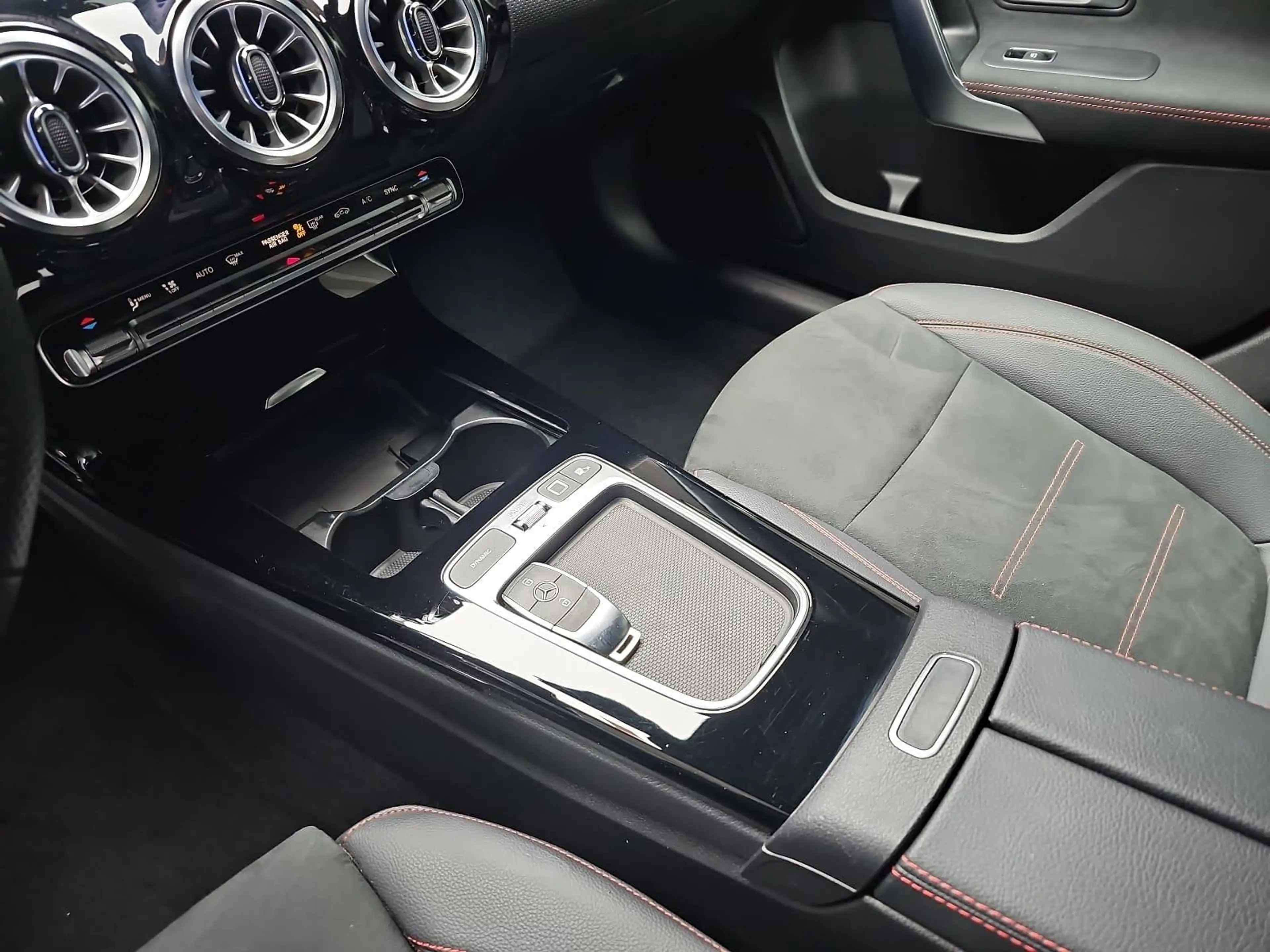 Mercedes-Benz A 180 A 180 DCT AMG LINE NAVI LED MBUX WINTER KAMERA LM1 — photo 13