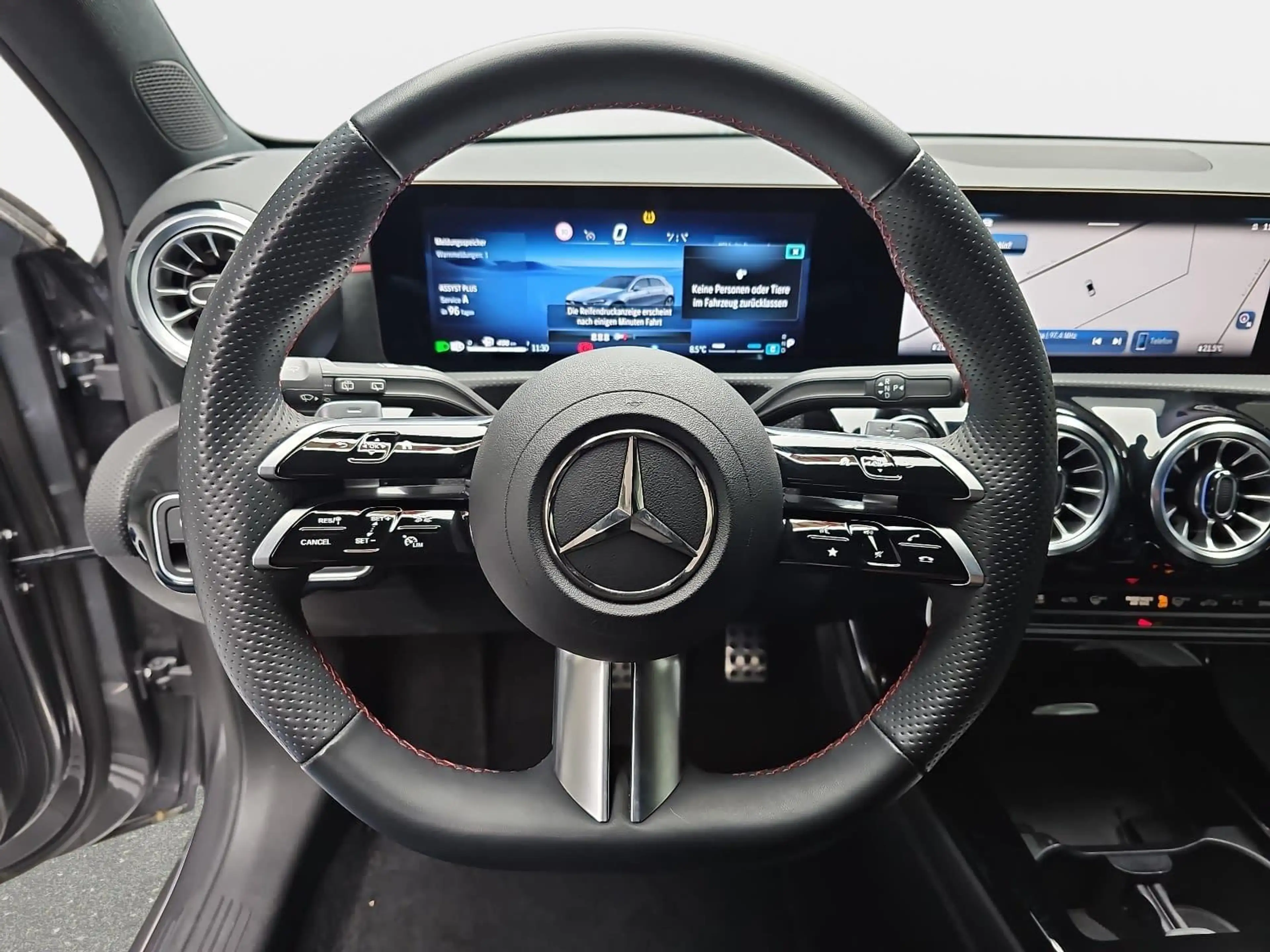 Mercedes-Benz A 180 A 180 DCT AMG LINE NAVI LED MBUX WINTER KAMERA LM1 — photo 14