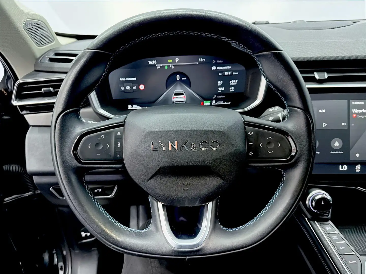 Lynk & Co 01 1.5 MY22 - Zwart, stijlvol en verrassend compleet Noir - 2