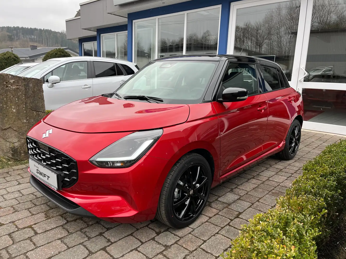 Suzuki Swift 1.2 Hybrid MT Comfort+ Rosso - 1