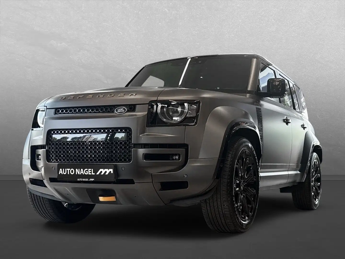 Land Rover Defender 110 4.4 Benzin P635 OCTA Grijs - 1